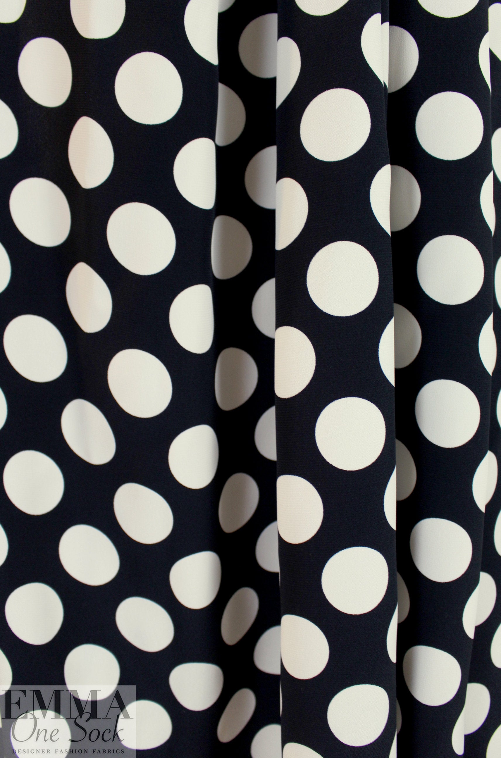 D0lce & Gab. black/pearl 4-ply viscose crepe .75 yds