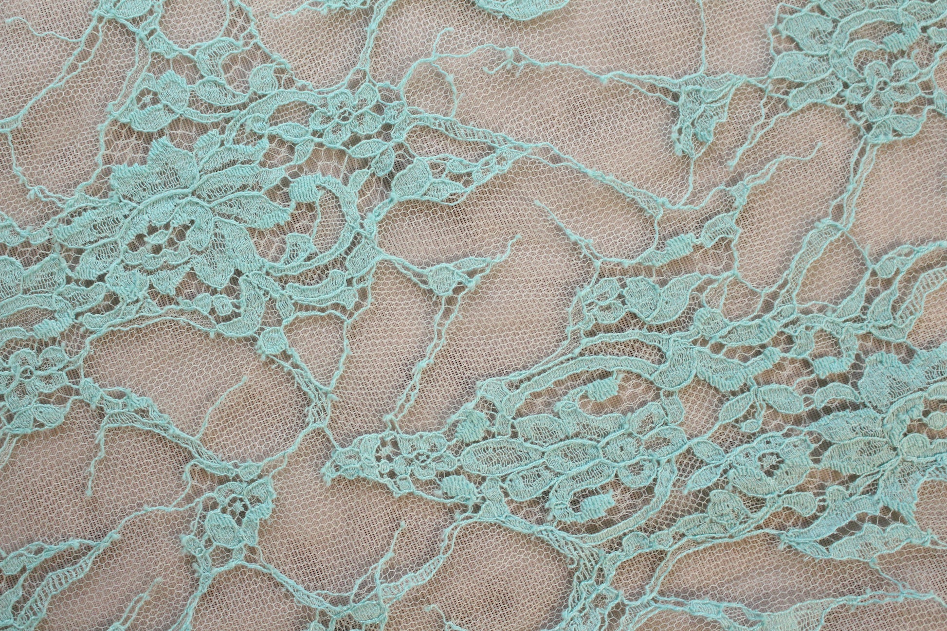 Monique Lhui11er double scallop chantilly lace - aqua 1.375 yd