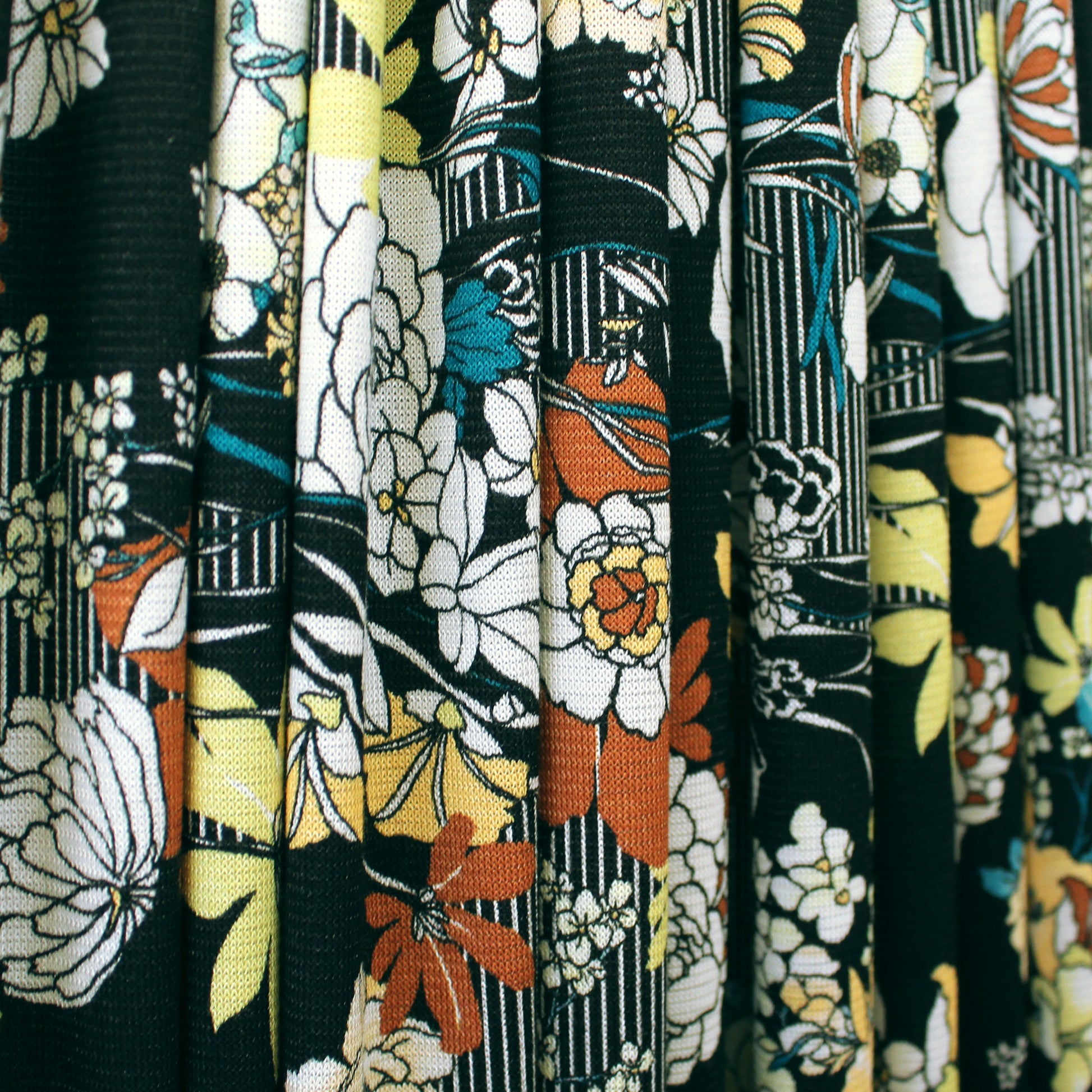 Italian 'illustration' light & drapey viscose sweater knit