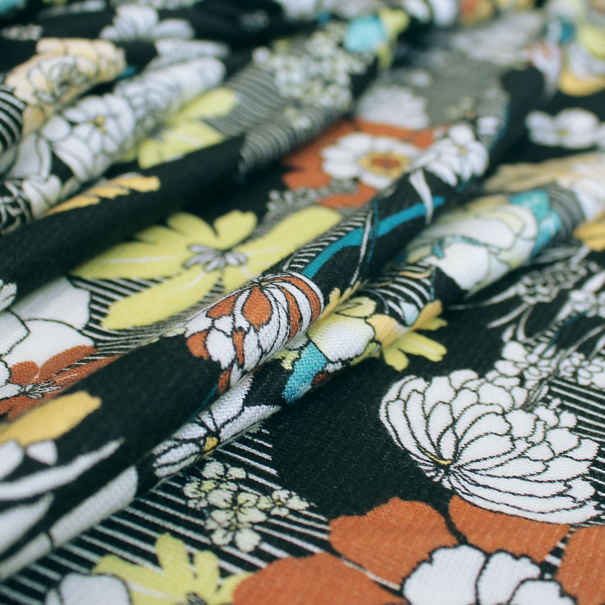 Italian 'illustration' light & drapey viscose sweater knit