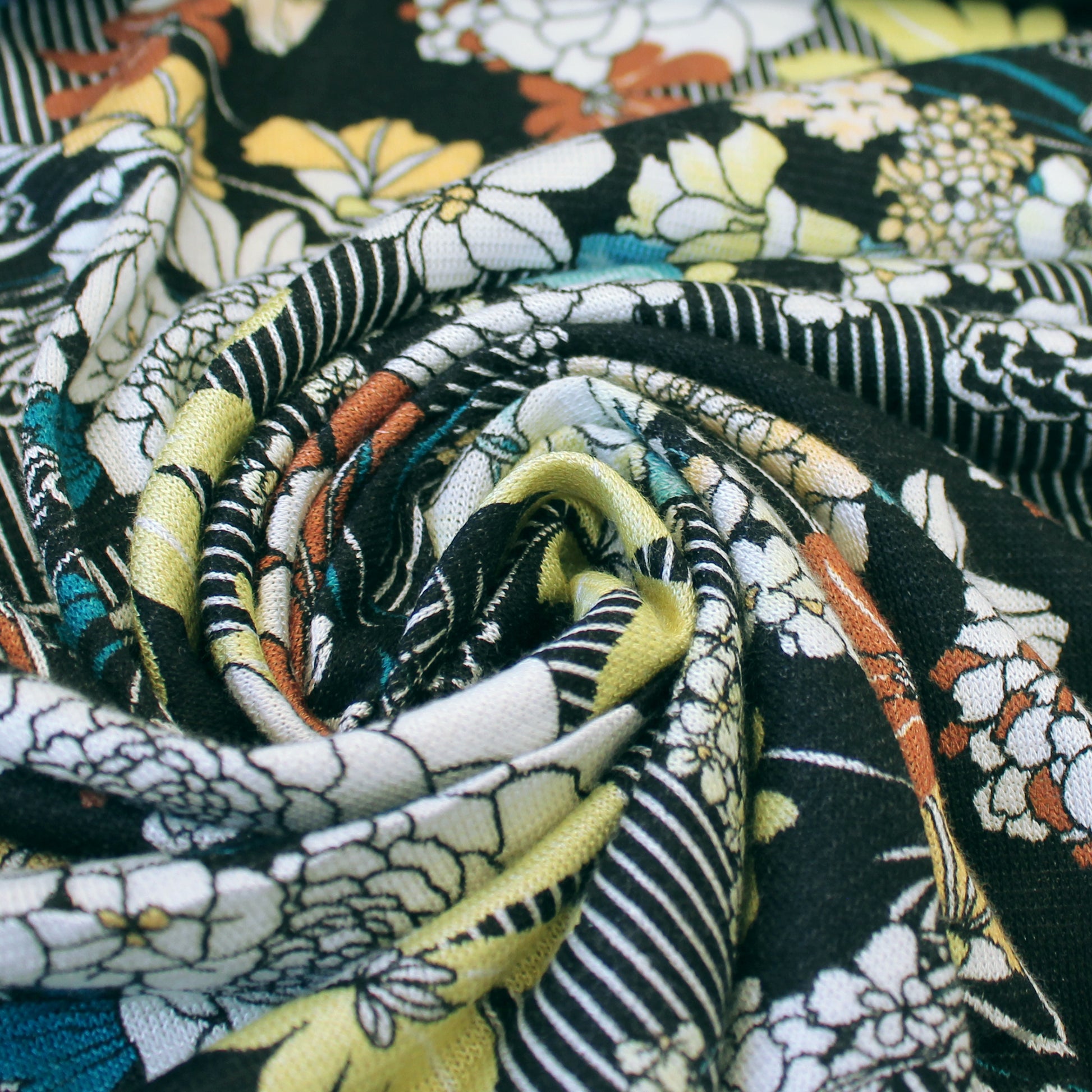 Italian 'illustration' light & drapey viscose sweater knit