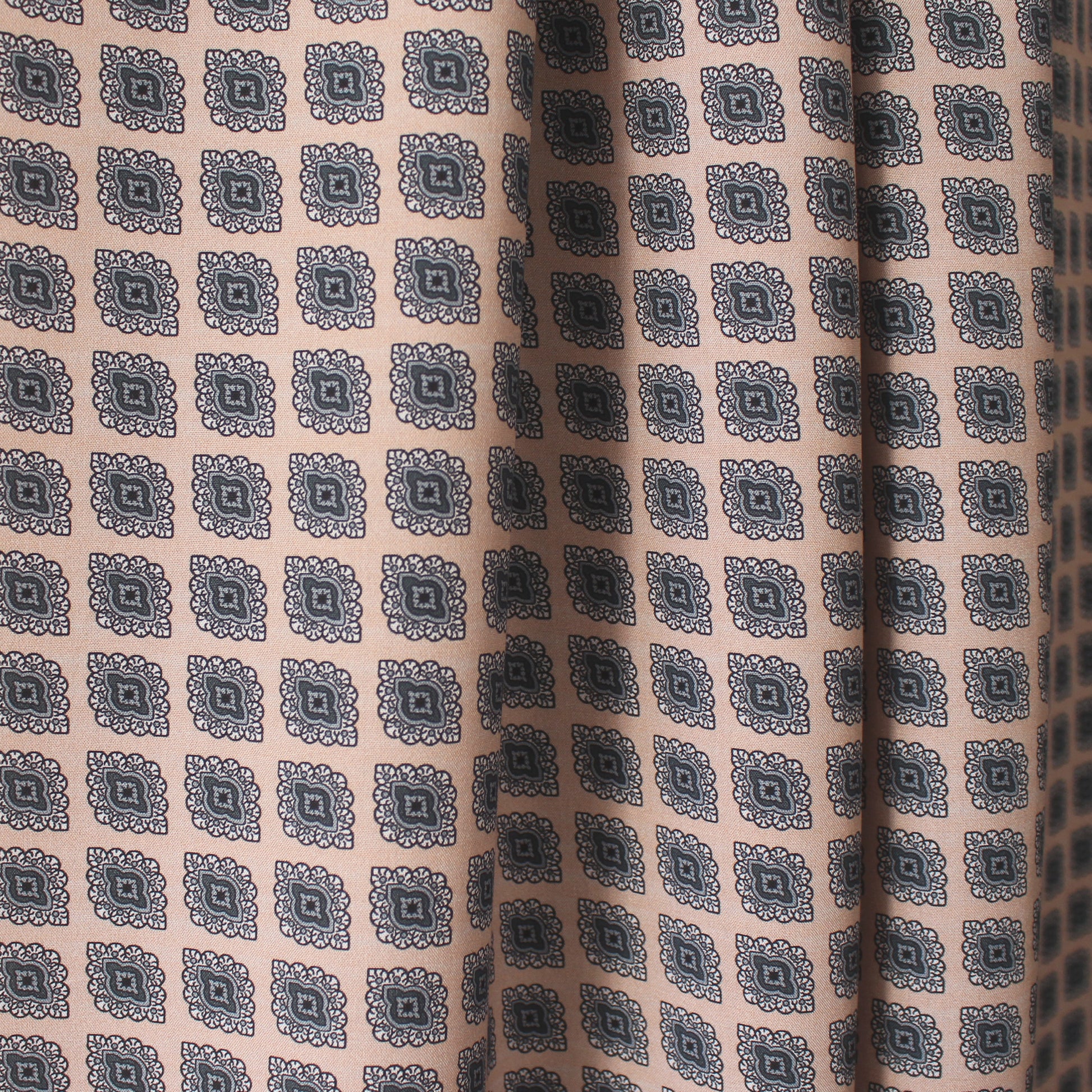 Italian 'petite medallion' dressweight Lyocell woven