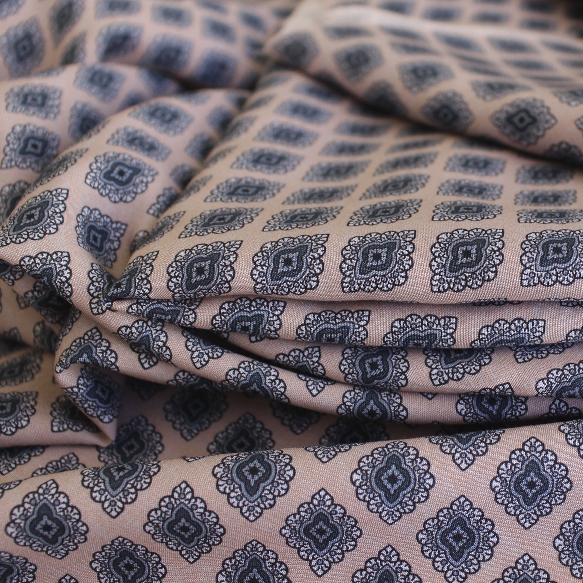 Italian 'petite medallion' dressweight Lyocell woven