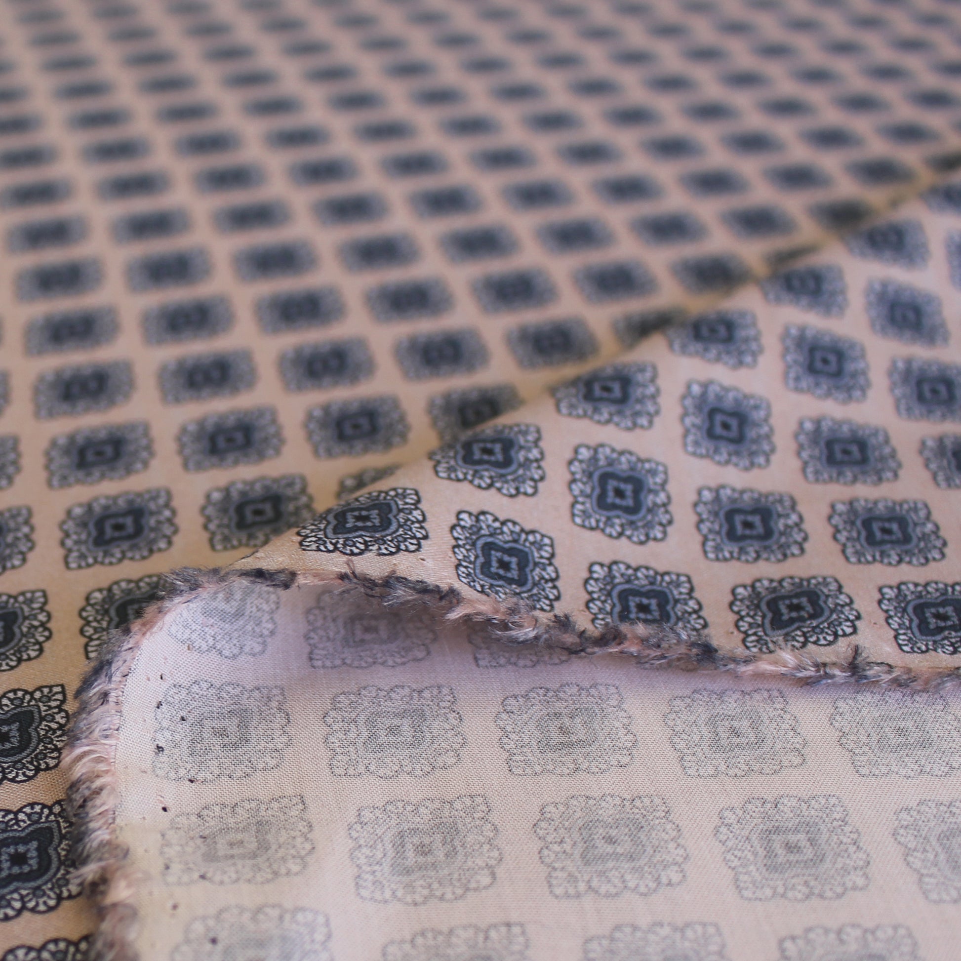 Italian 'petite medallion' dressweight Lyocell woven