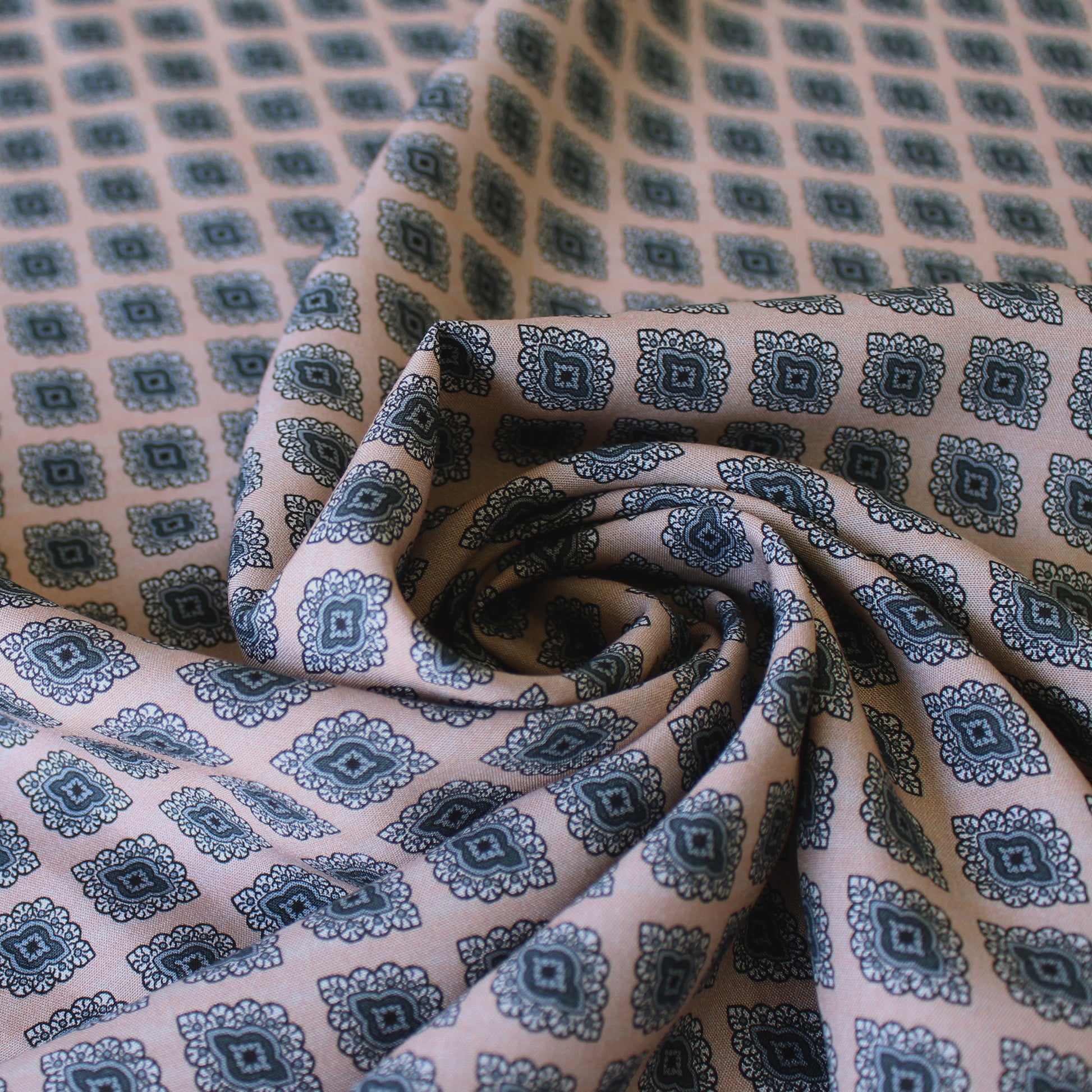 Italian 'petite medallion' dressweight Lyocell woven