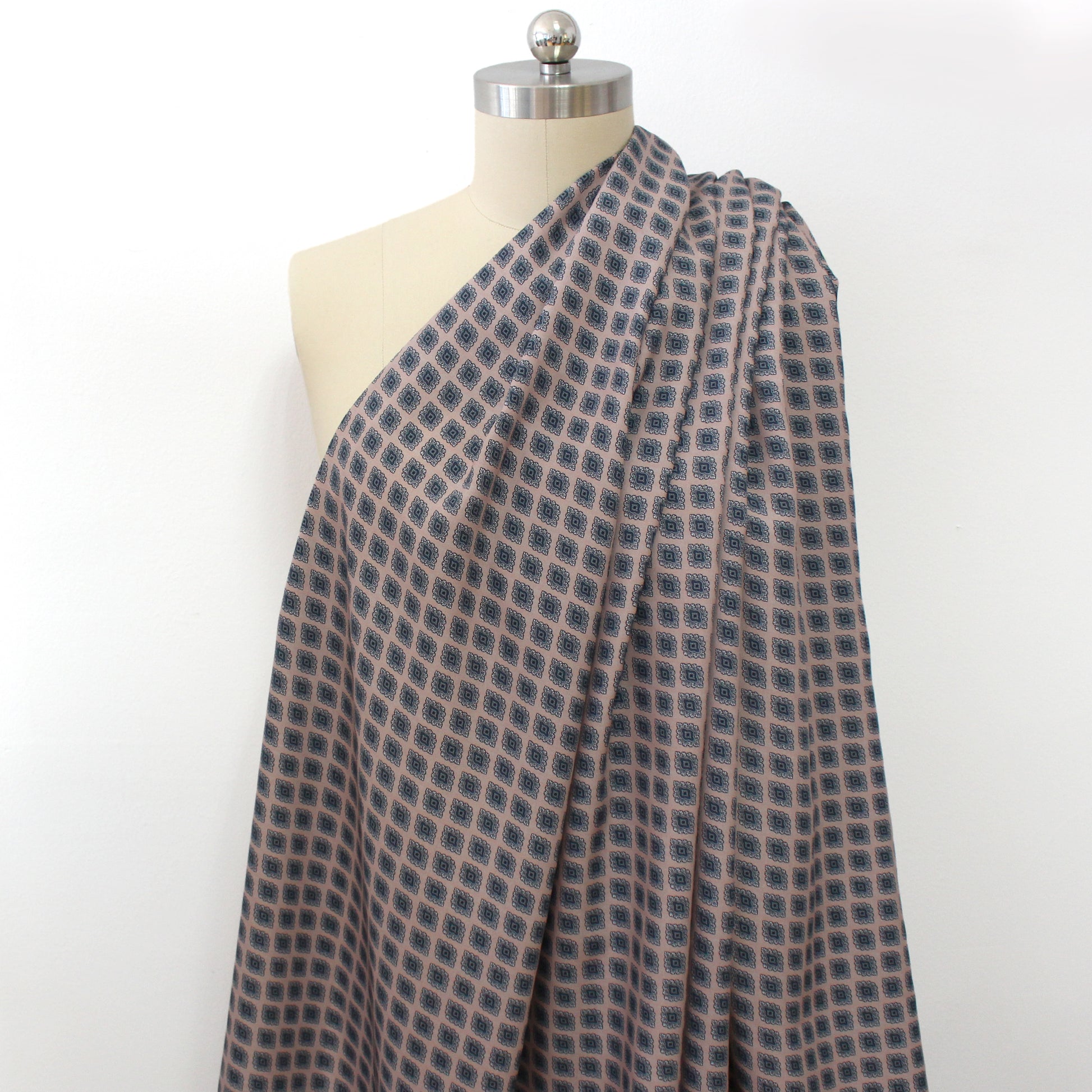 Italian 'petite medallion' dressweight Lyocell woven