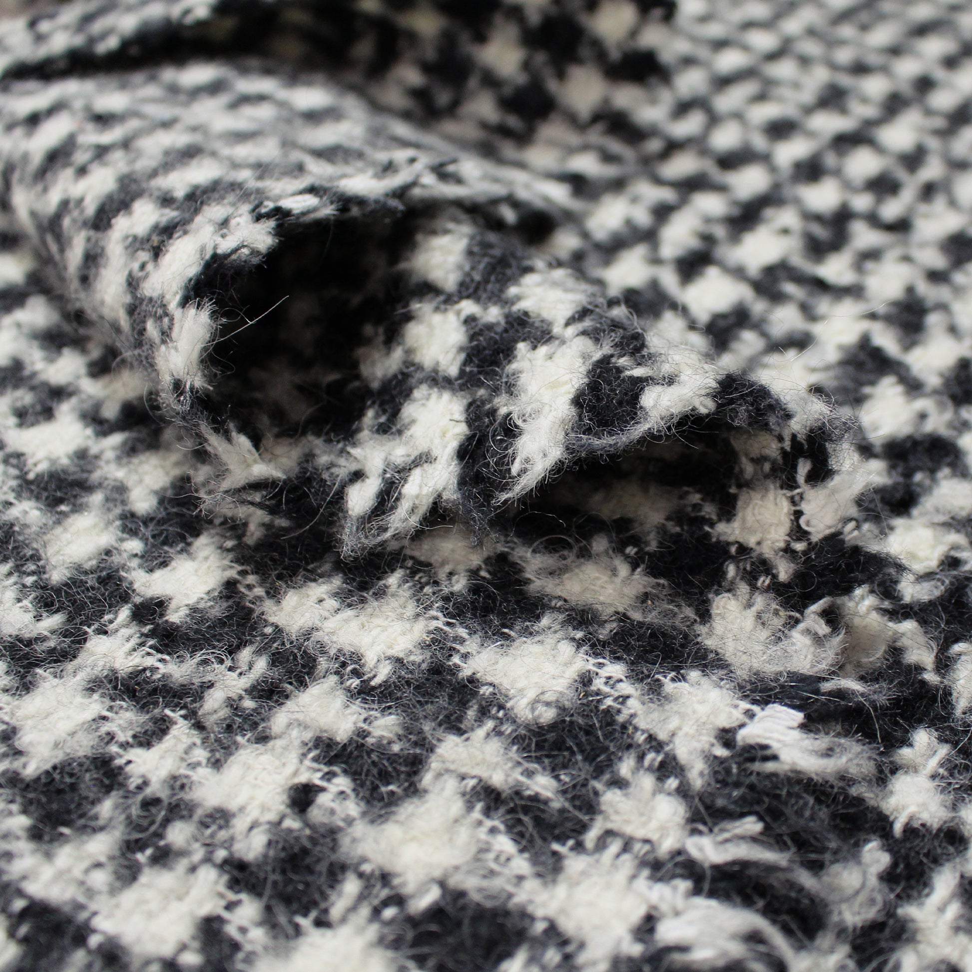 European 'downy houndstooth' virgin wool/cotton boucle
