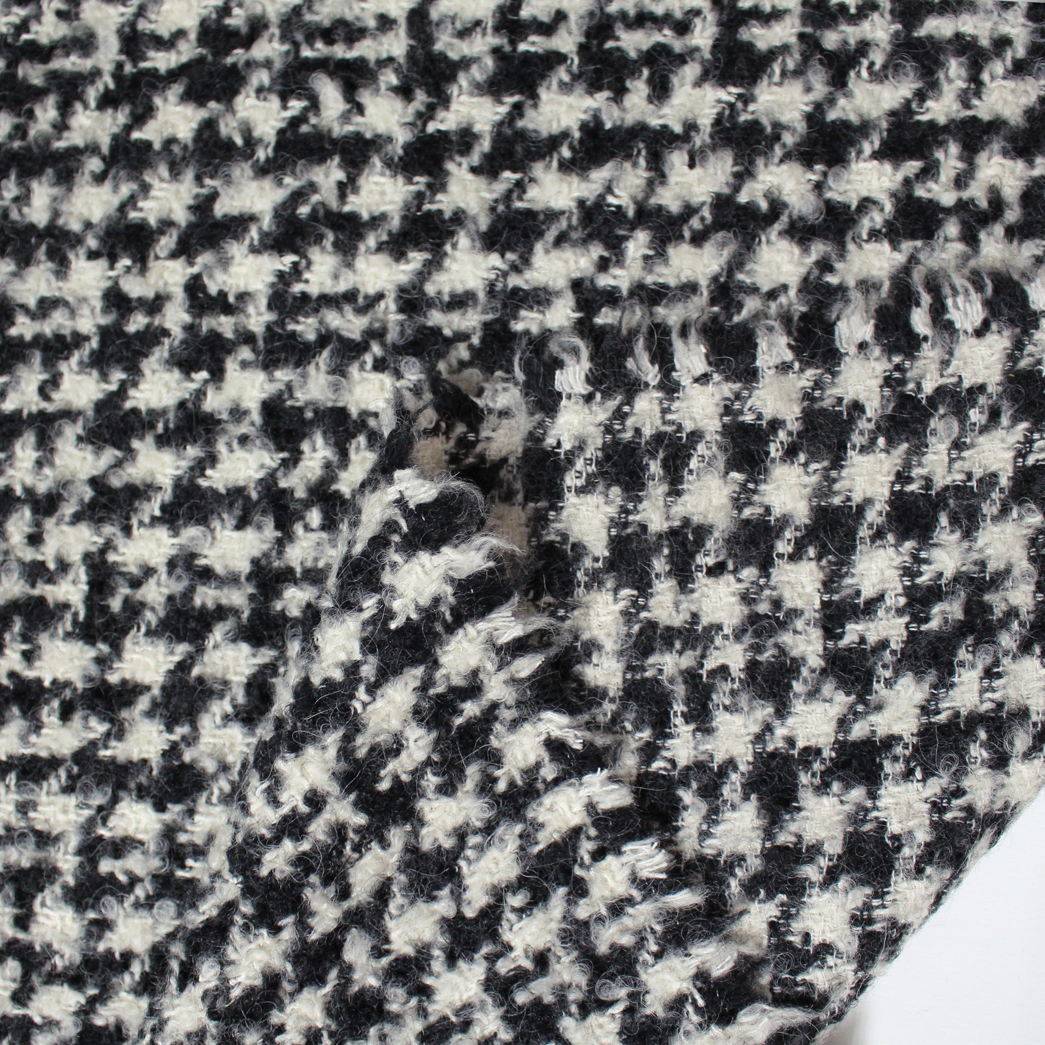 European 'downy houndstooth' virgin wool/cotton boucle – EOS Fabrics