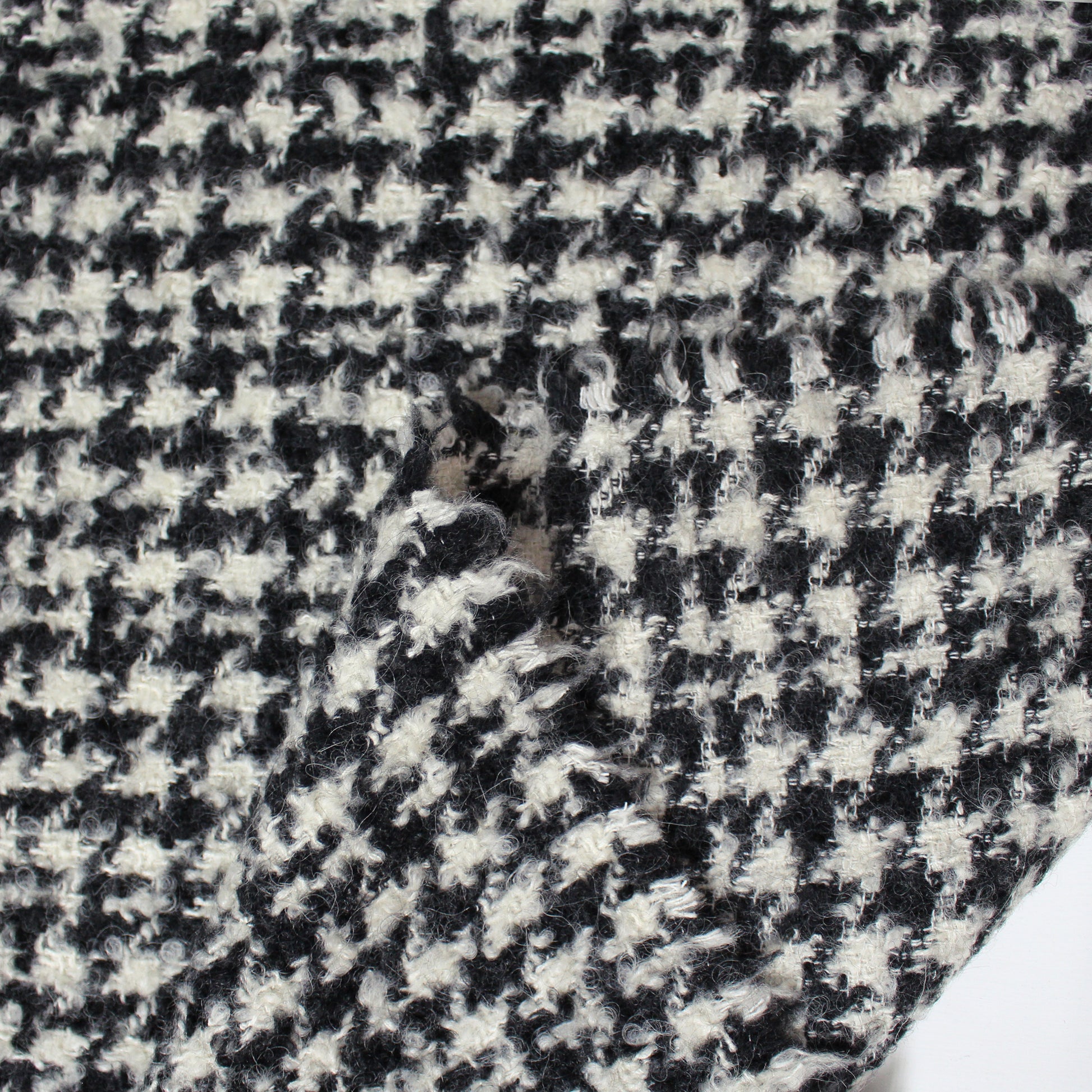 European 'downy houndstooth' virgin wool/cotton boucle