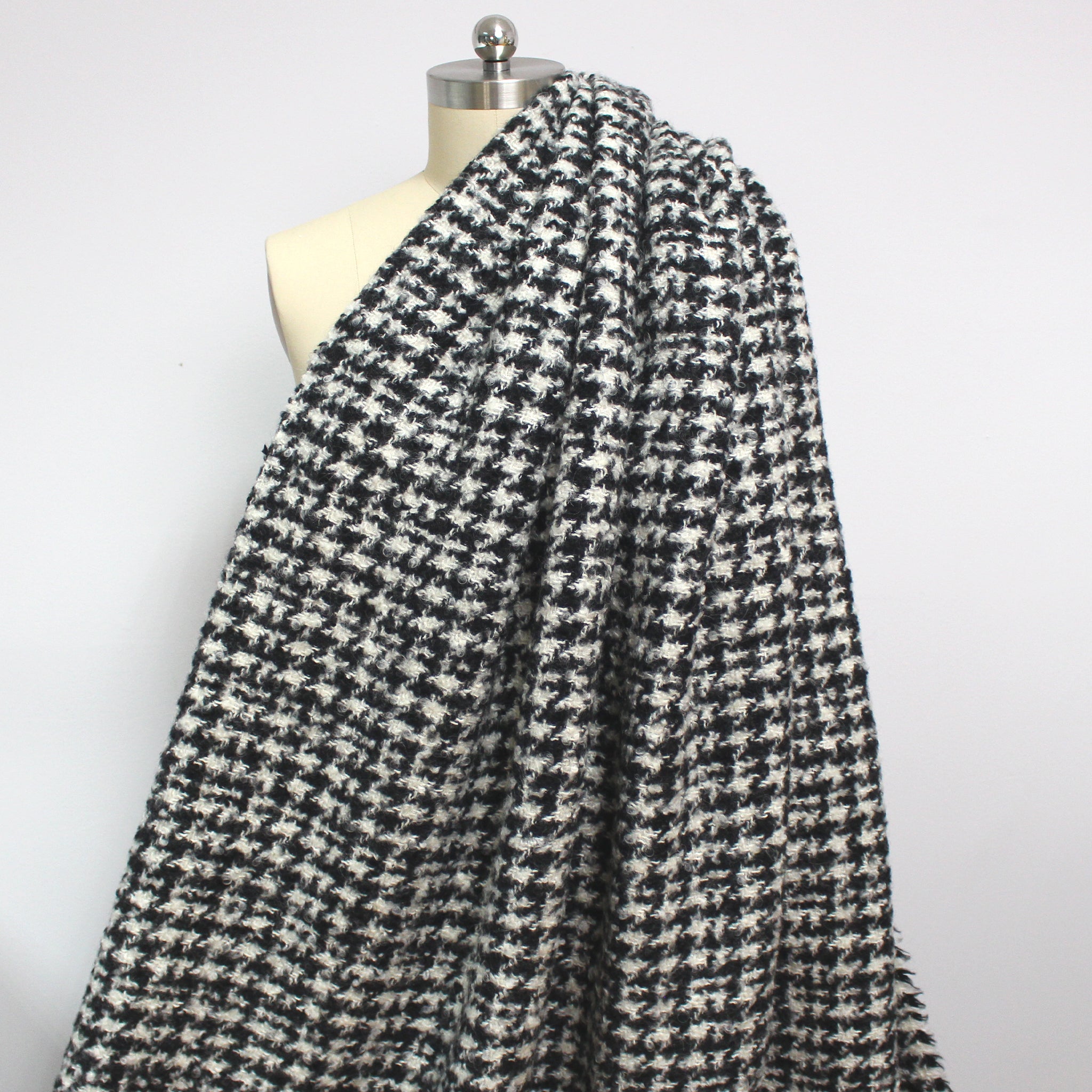 European 'downy houndstooth' virgin wool/cotton boucle – EOS Fabrics