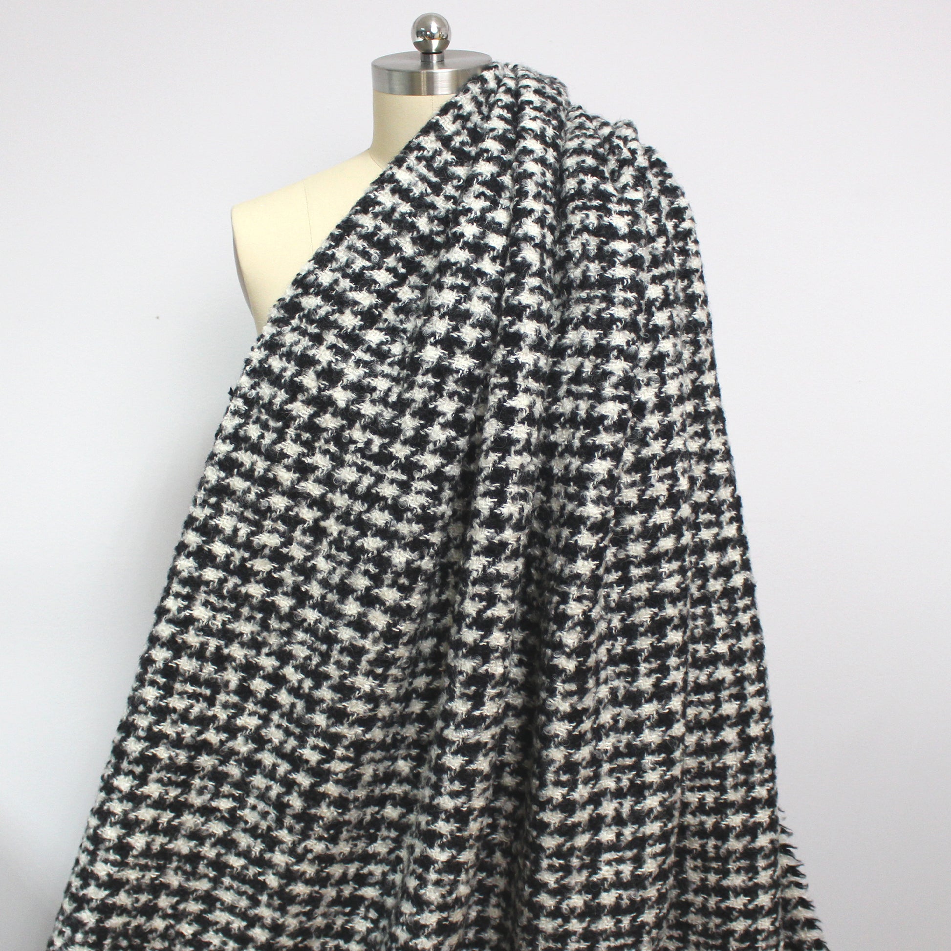 European 'downy houndstooth' virgin wool/cotton boucle