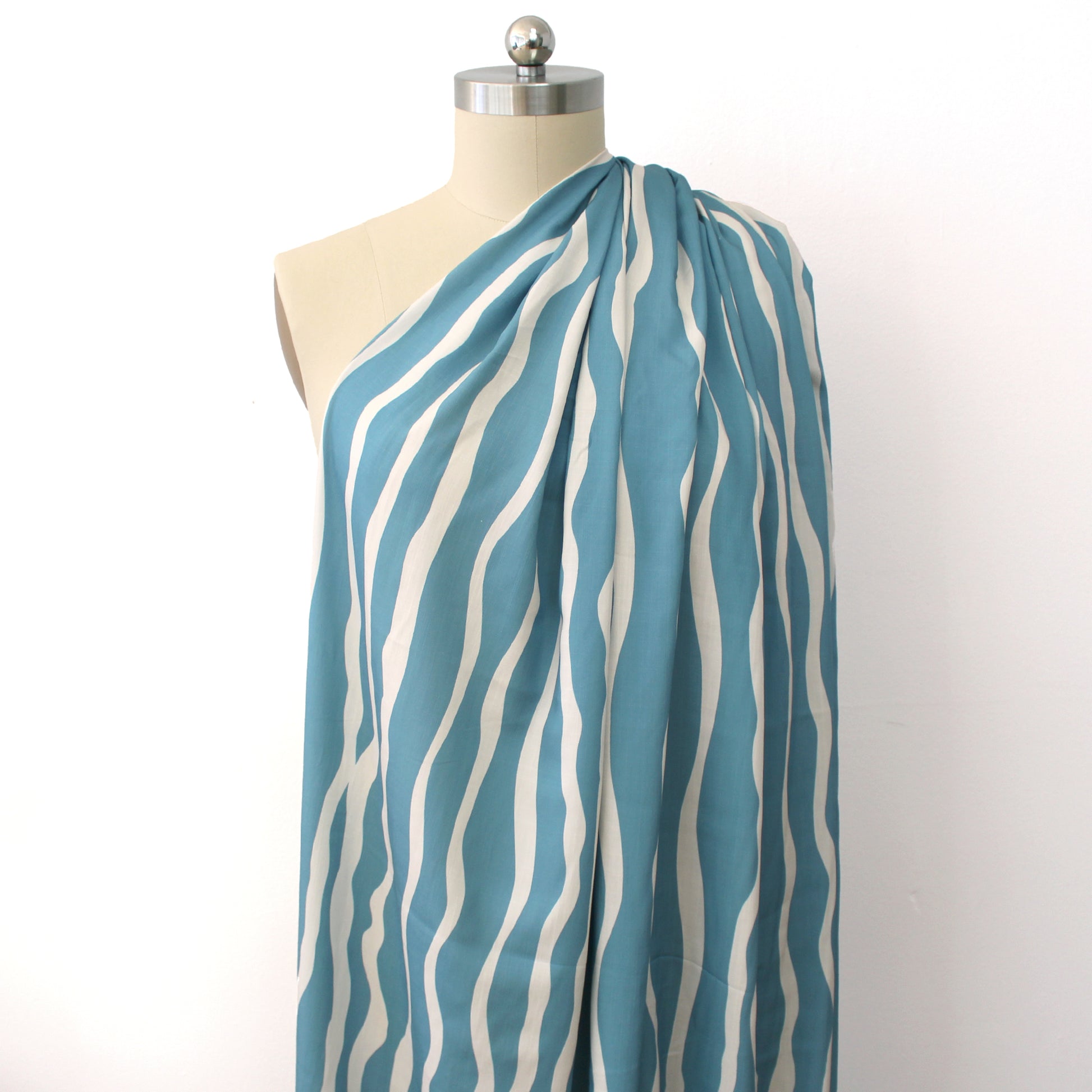 'zephyr' linen-look rayon woven - Adriatic blue