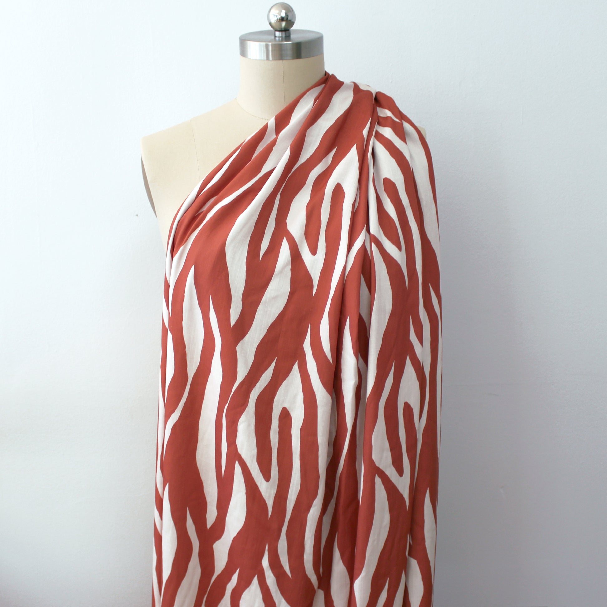 'zephyr' linen-look rayon woven - terracotta