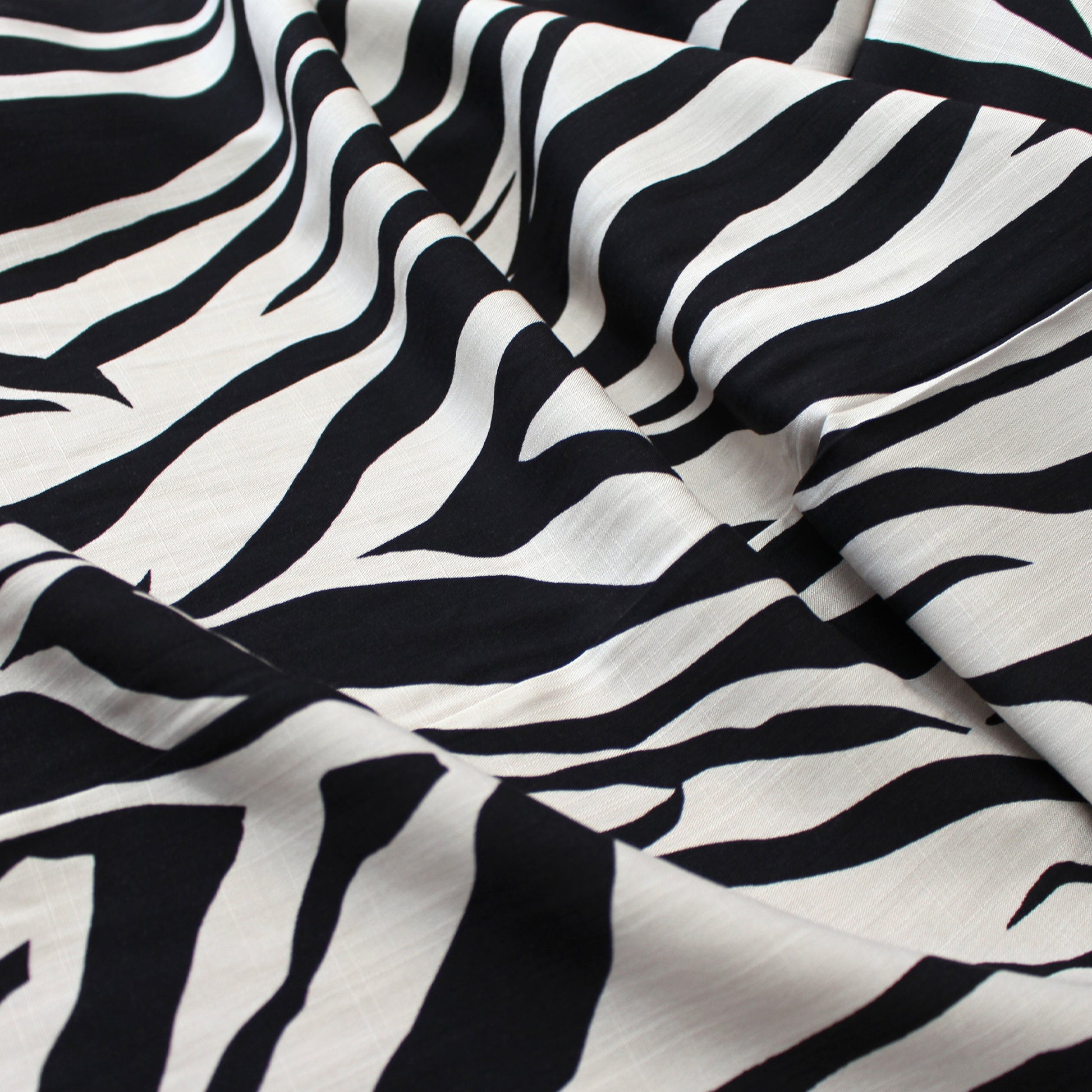 'zephyr' linen-look rayon woven - black