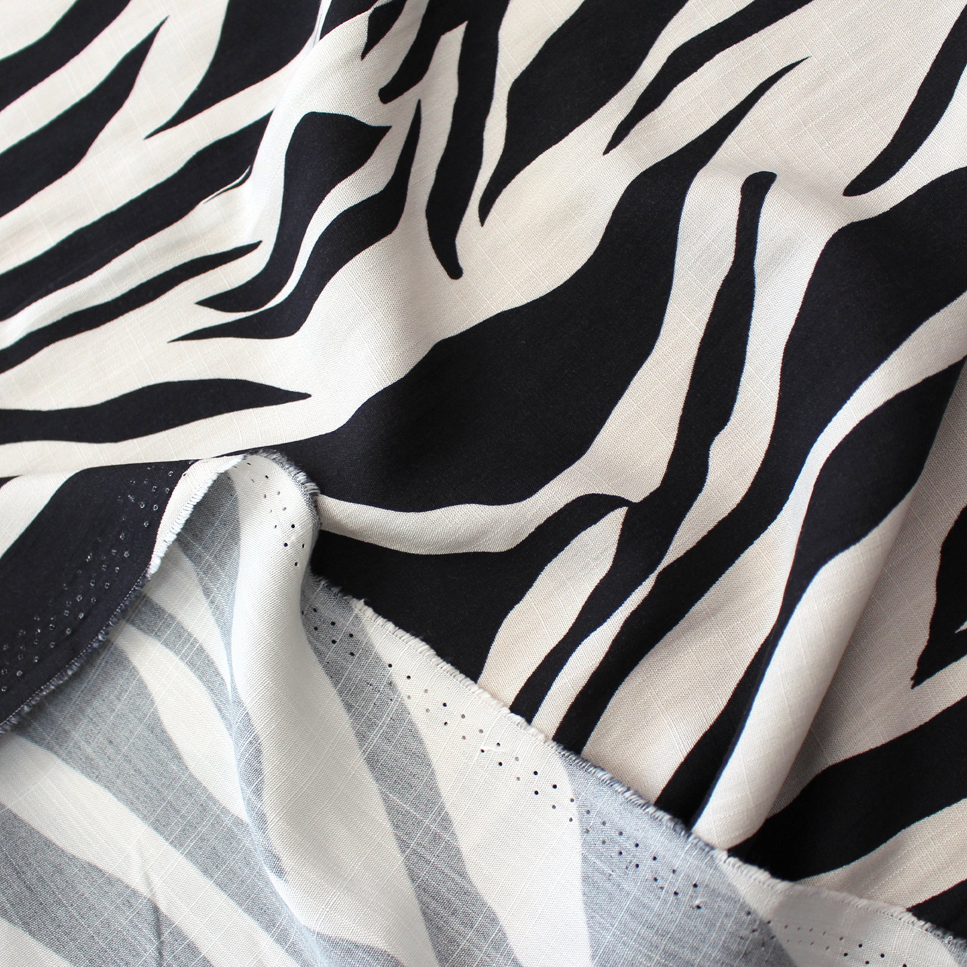 'zephyr' linen-look rayon woven - black