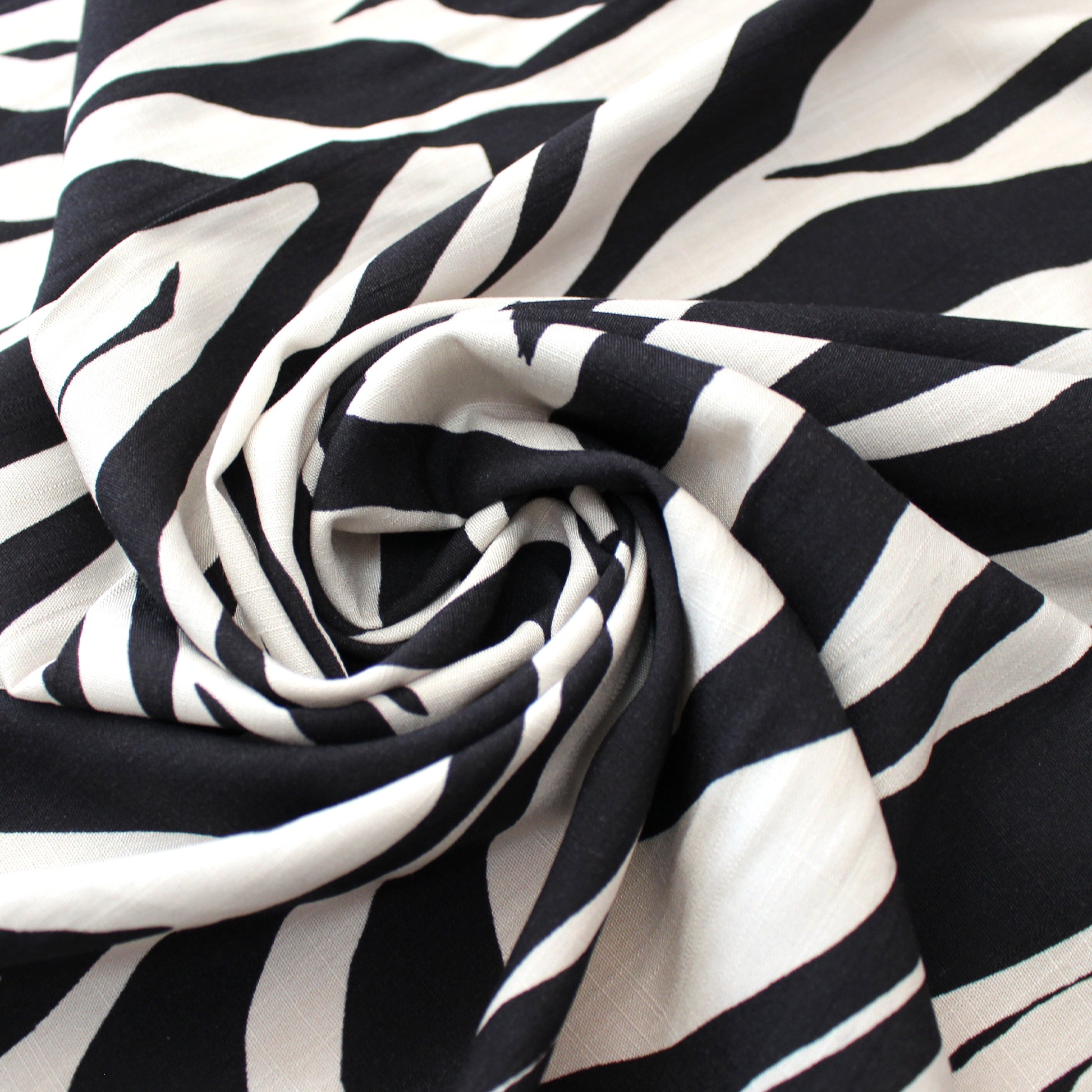 'zephyr' linen-look rayon woven - black