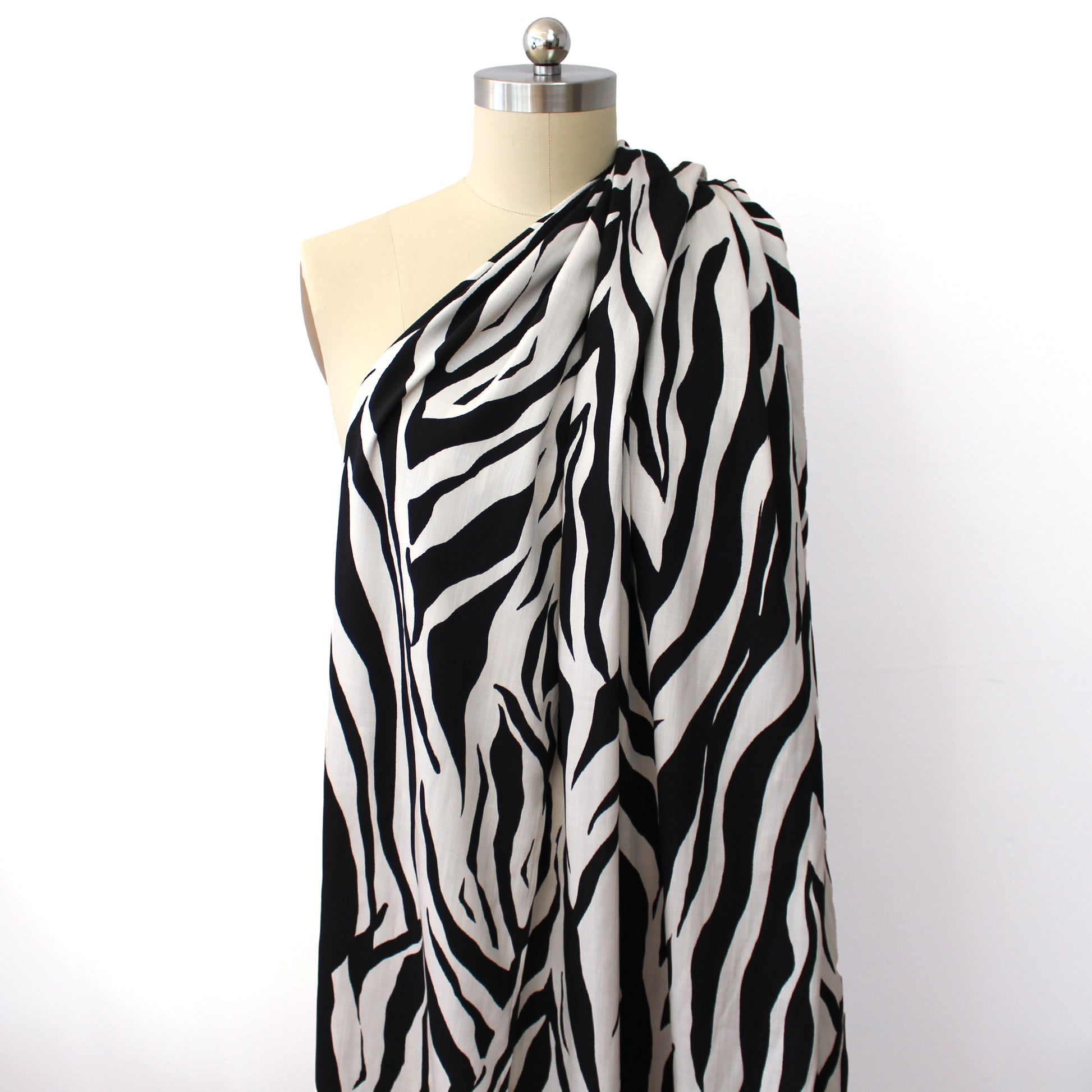 'zephyr' linen-look rayon woven - black