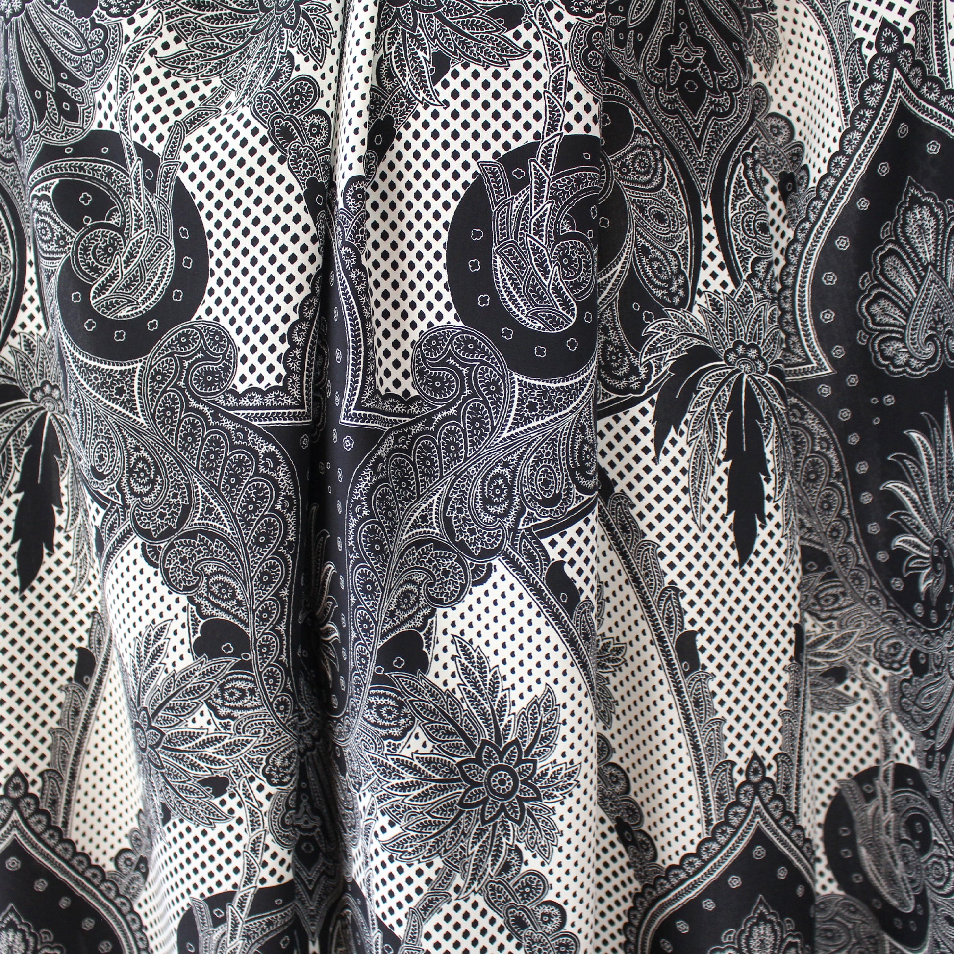 The K0oples 'Juliette paisley' Ecovero lightweight woven