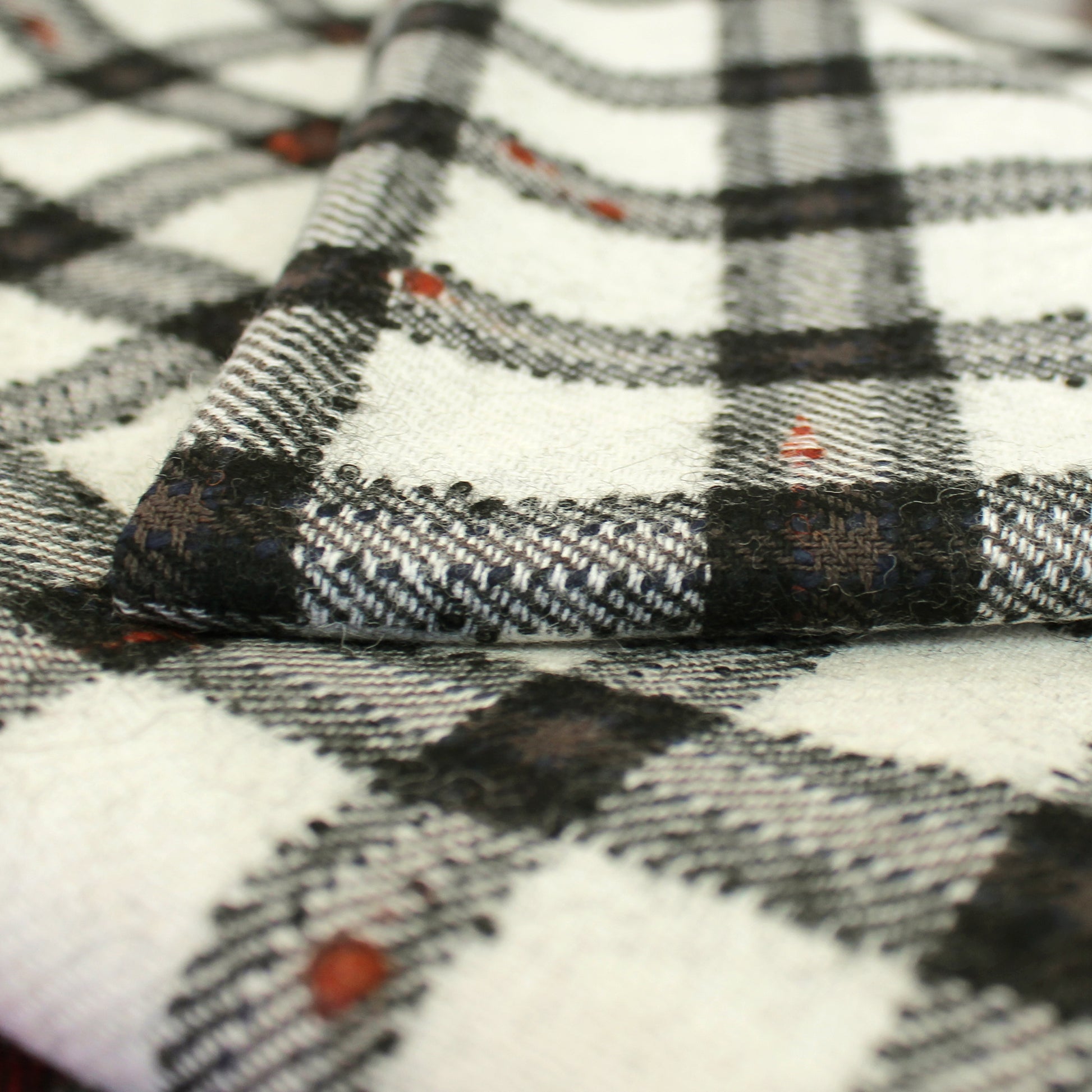 Gucc1 wool check suiting - vanilla