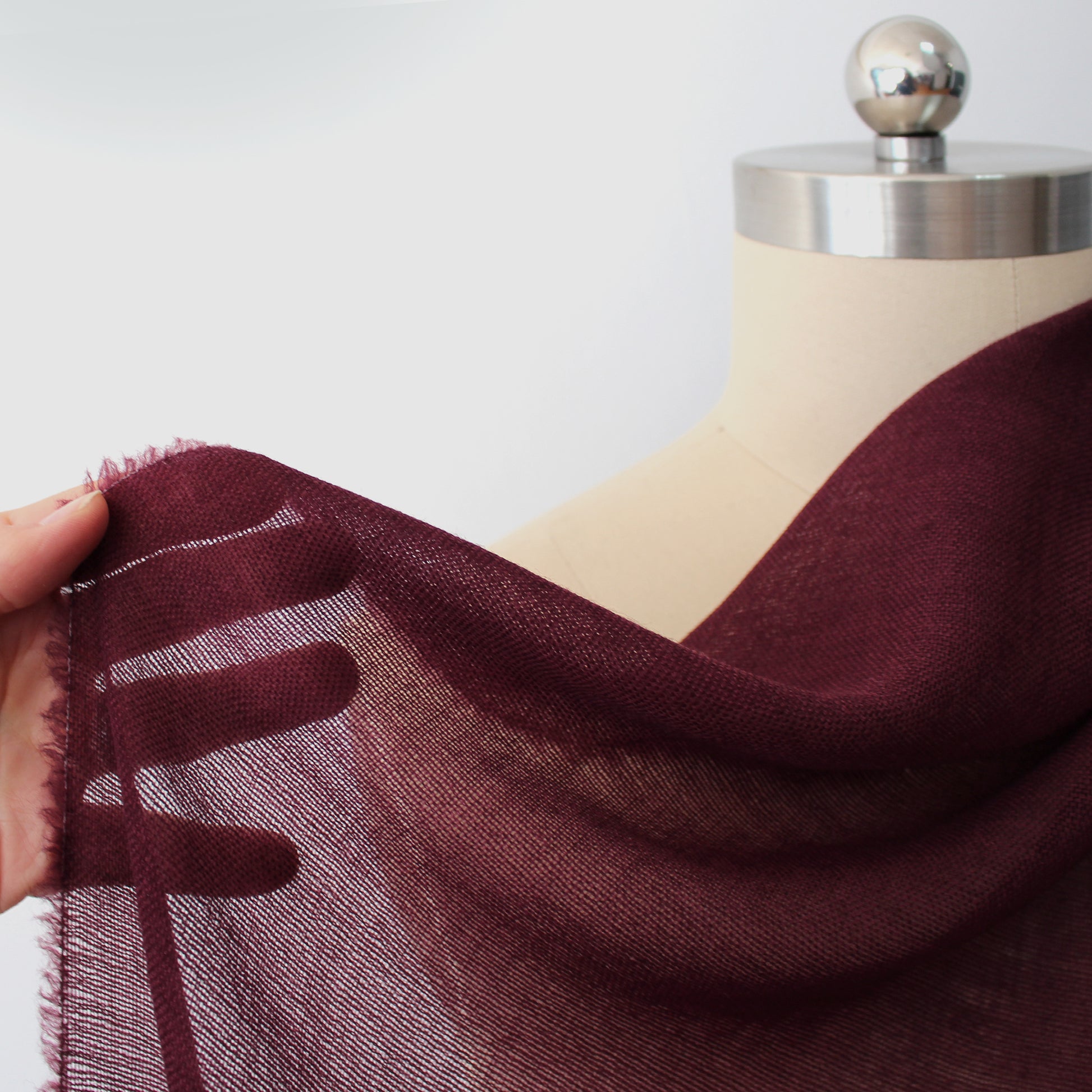 Etr0 extra wide featherweight wool gauze - Syrah