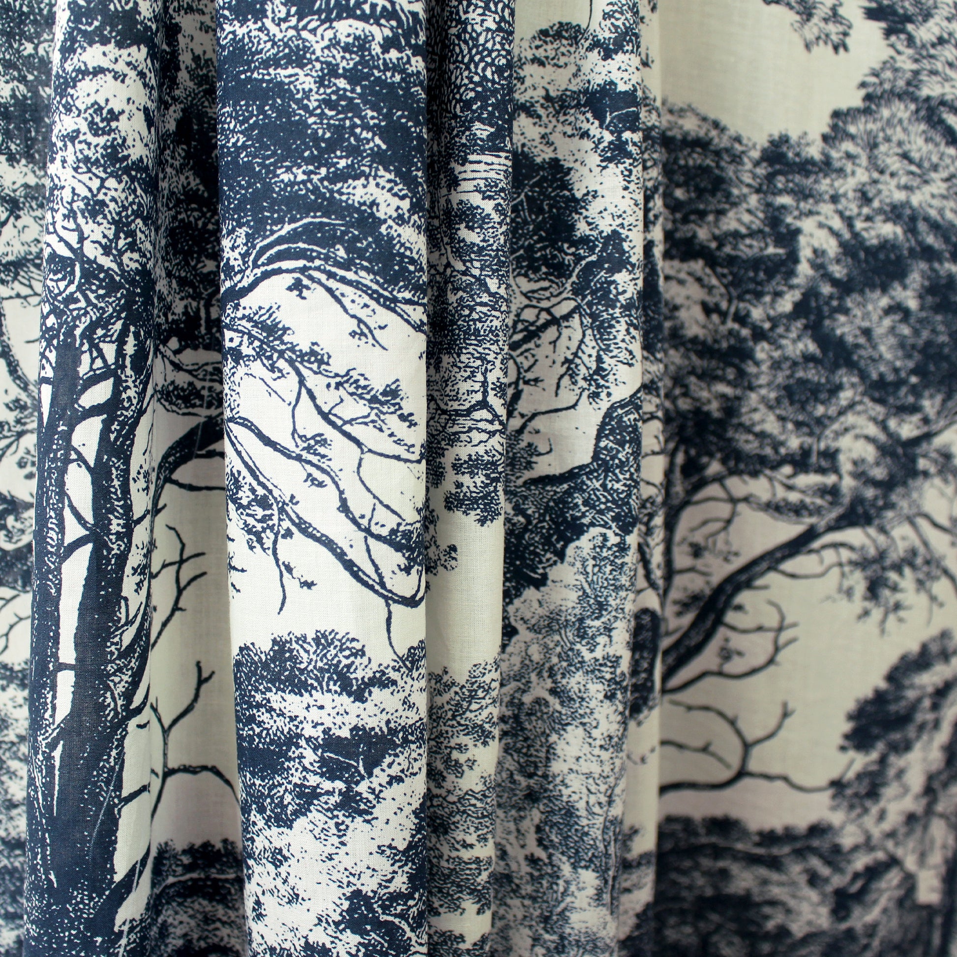 Italian 'Toile de Jouy' cotton lawn - indigo/antique white