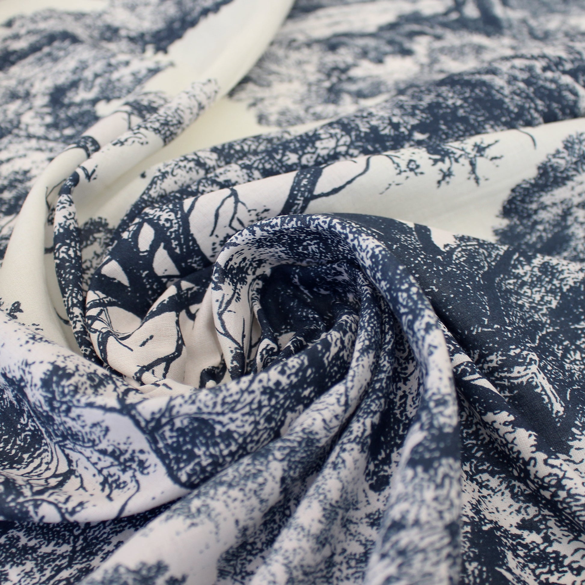 Italian 'Toile de Jouy' cotton lawn - indigo/antique white