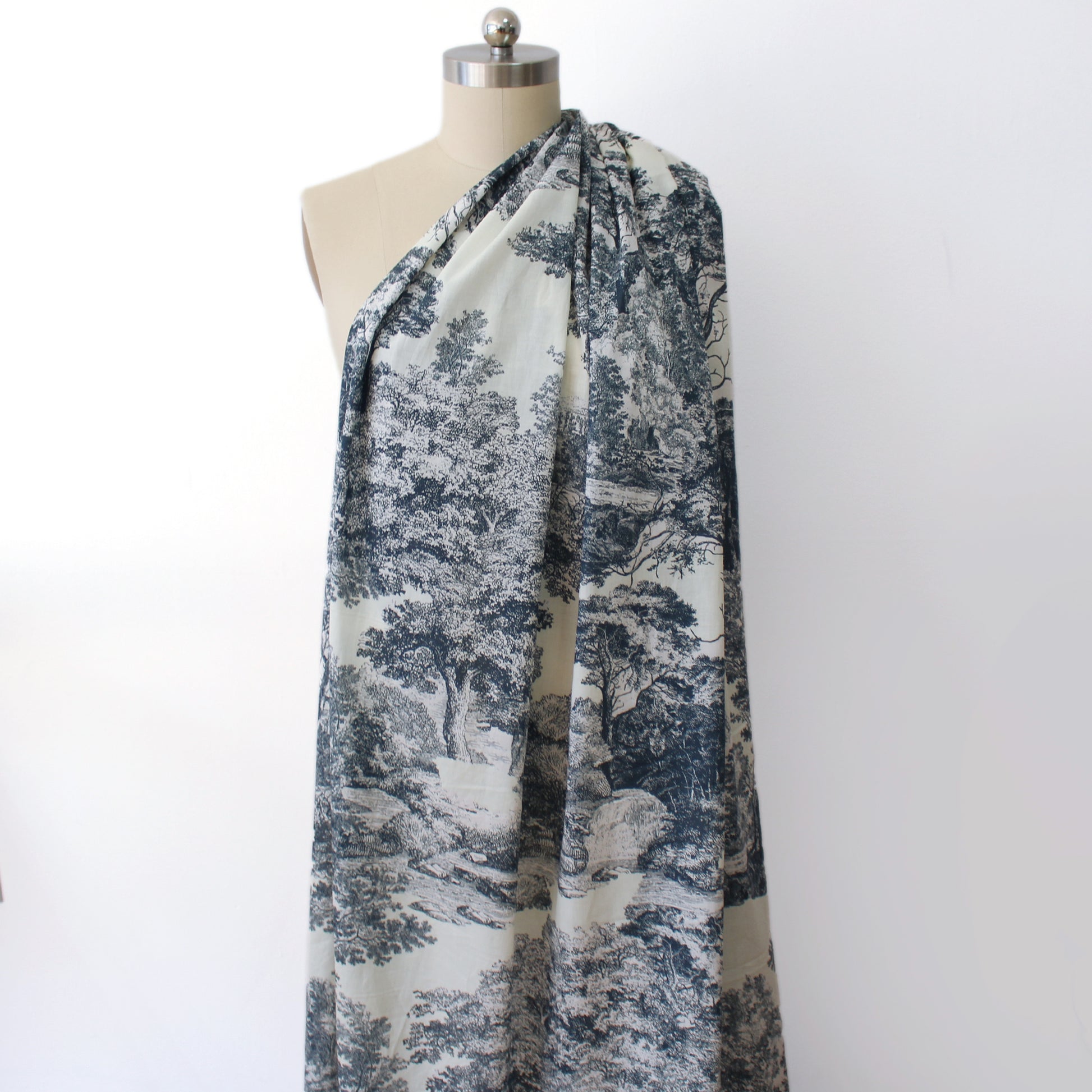 Italian 'Toile de Jouy' cotton lawn - indigo/antique white