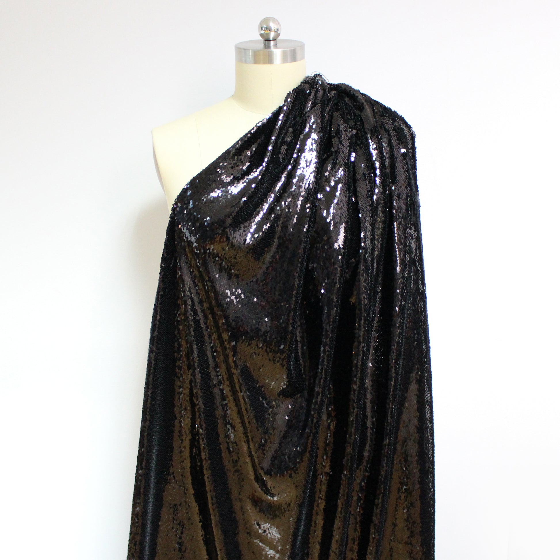 French fine-quality, flip sequin - jet black