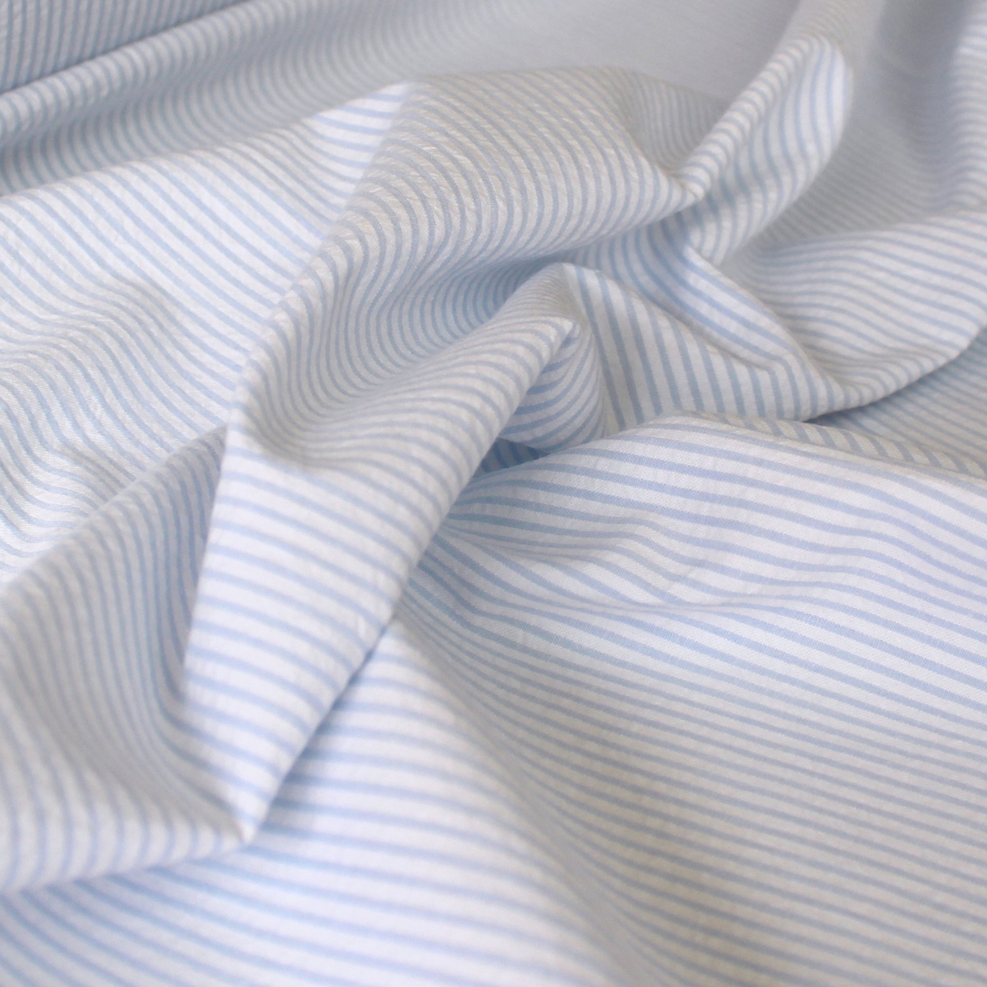 'weekender' all-cotton stripe seersucker - heather blue/white