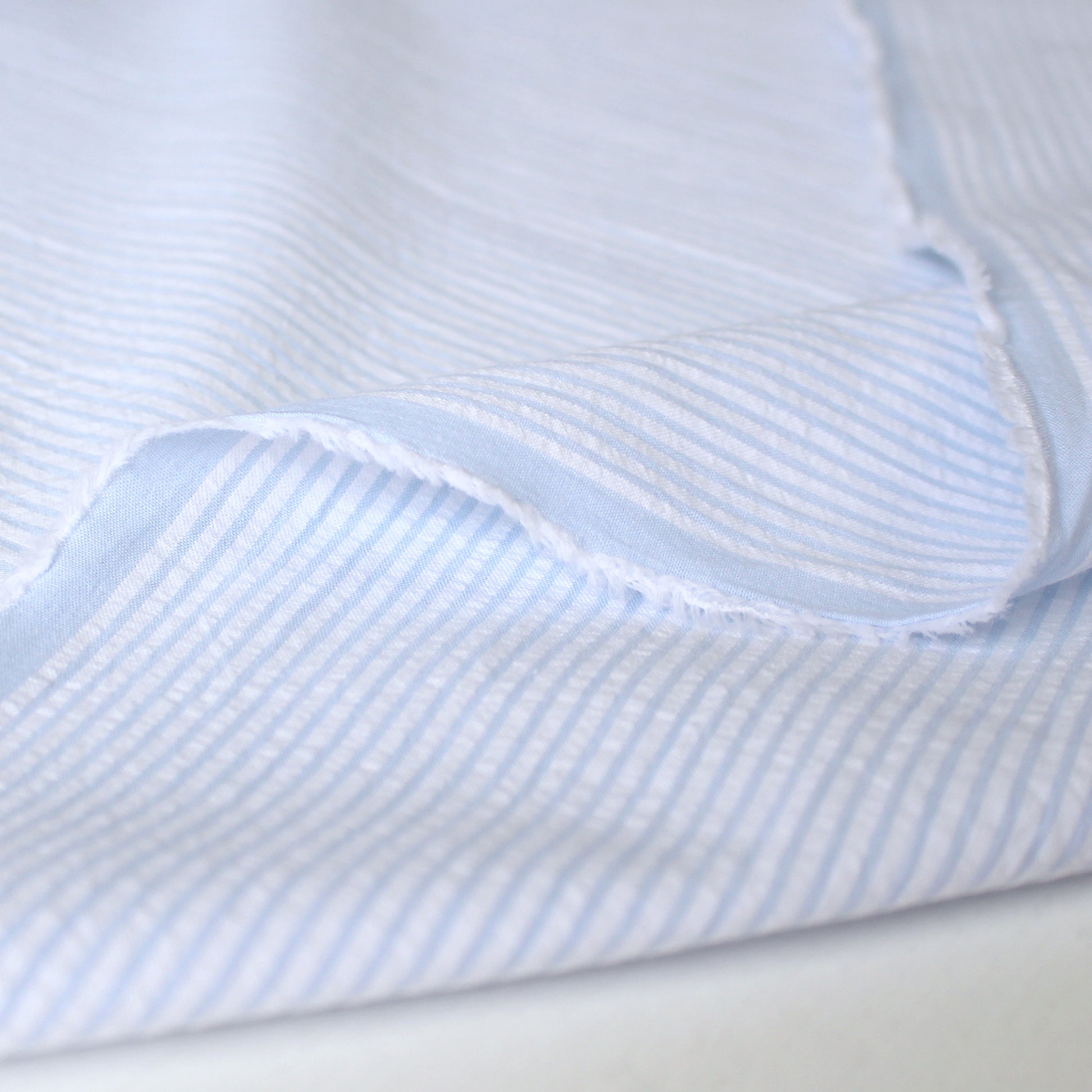 'weekender' all-cotton stripe seersucker - heather blue/white