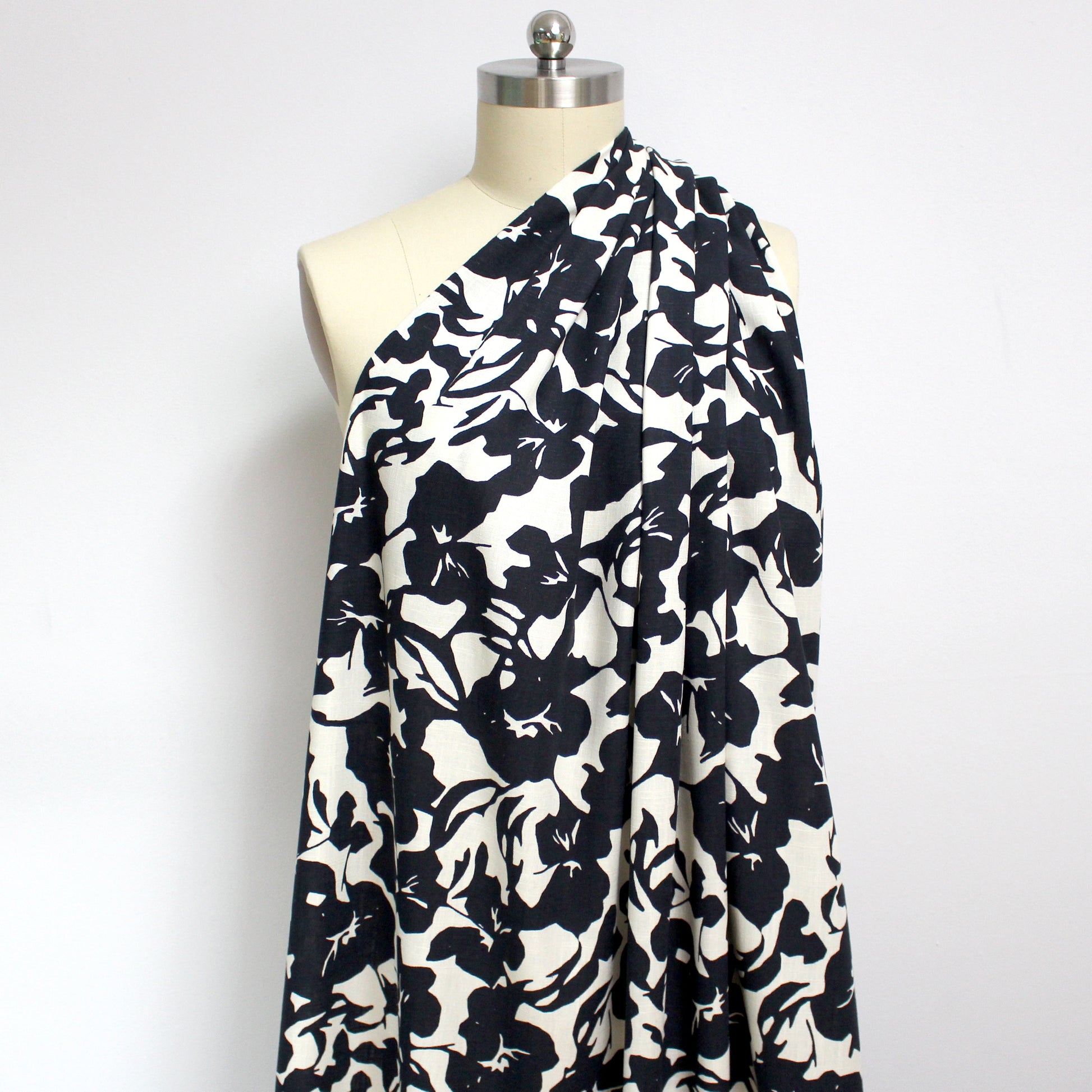 'floral silhouette' Ecovero/linen woven, Oeko-Tex cert.