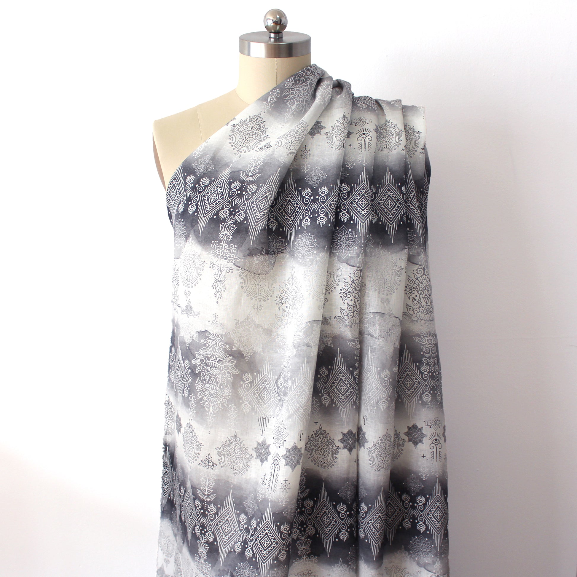 European 'floral medallion' linen dressweight woven
