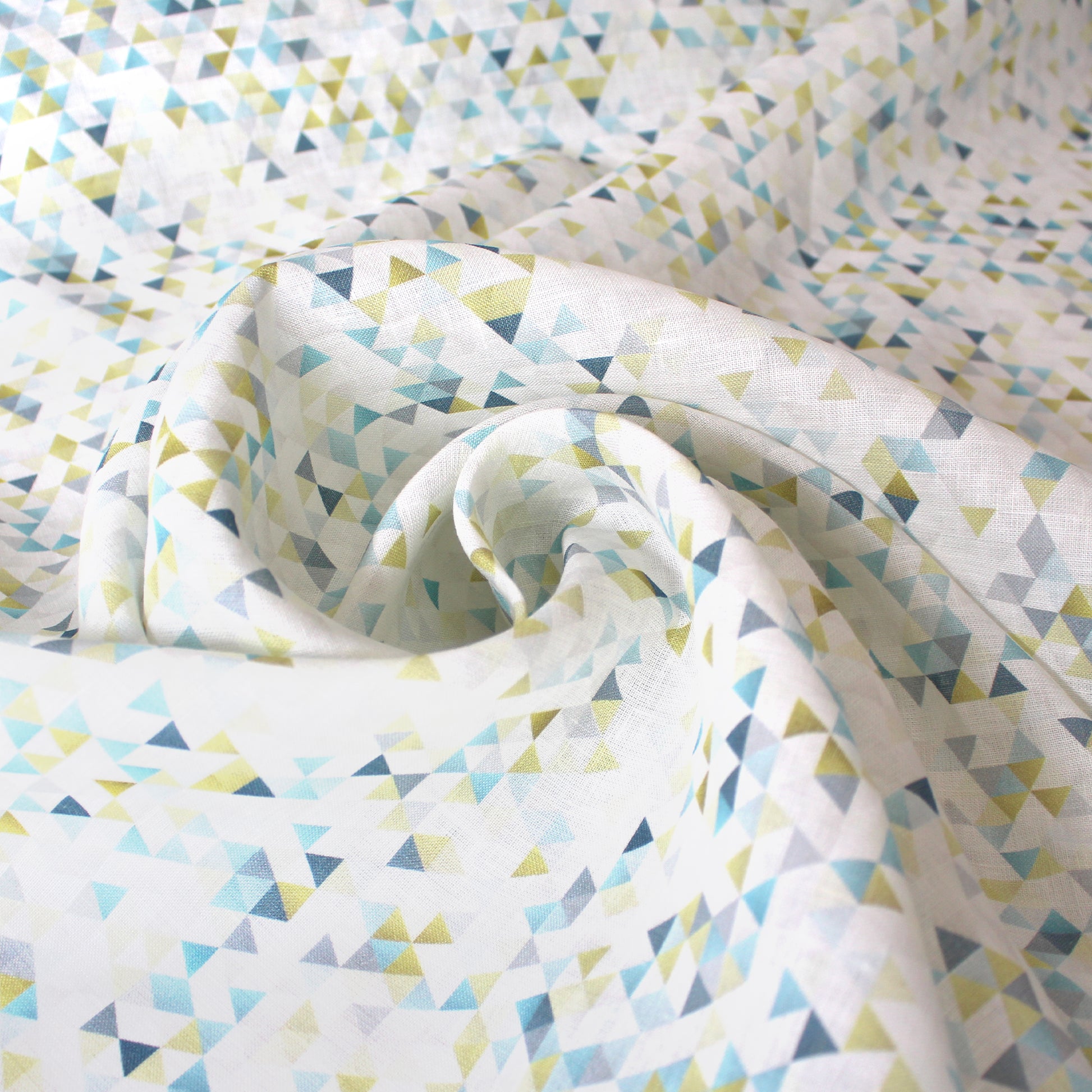 European 'triangolo' linen dressweight woven