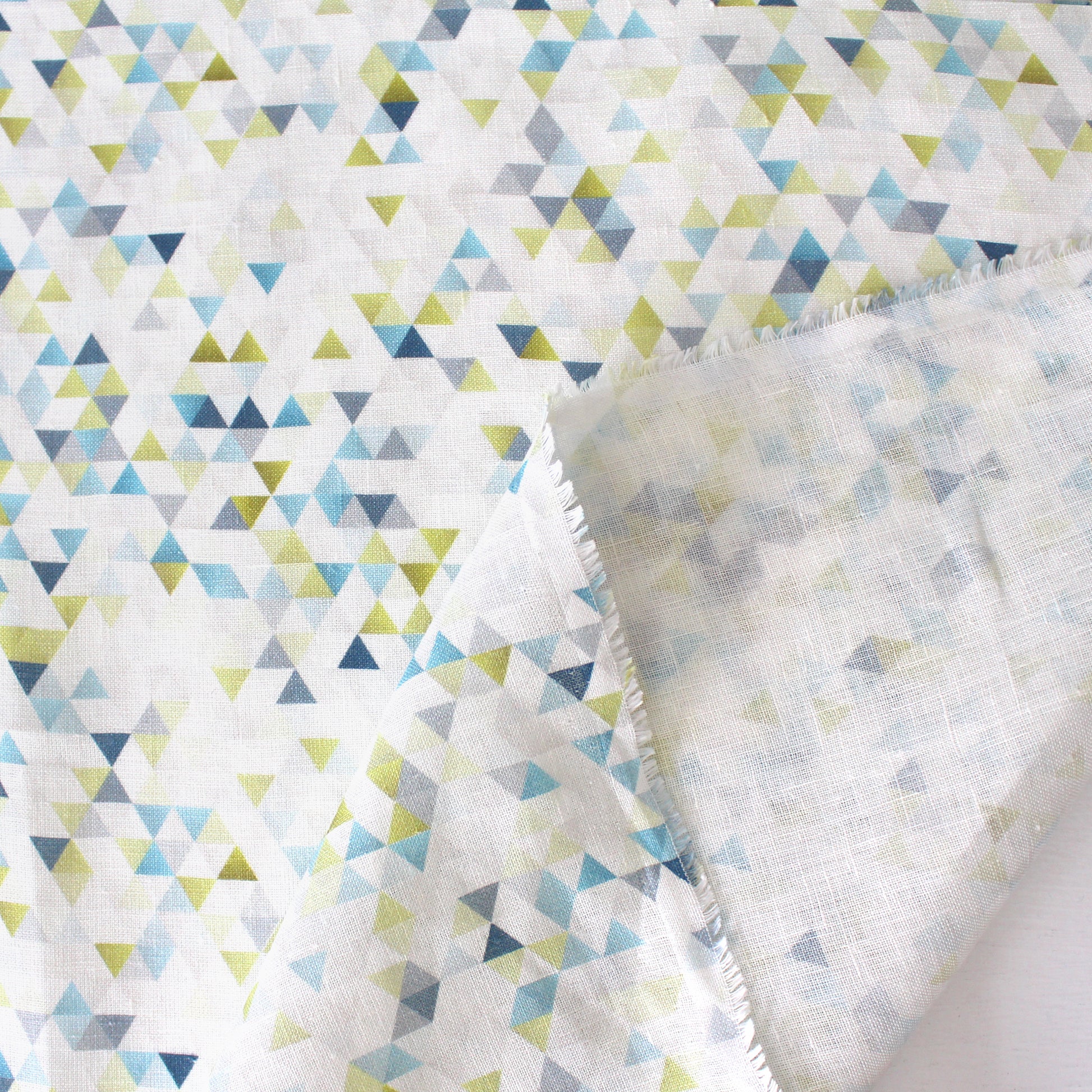 European 'triangolo' linen dressweight woven