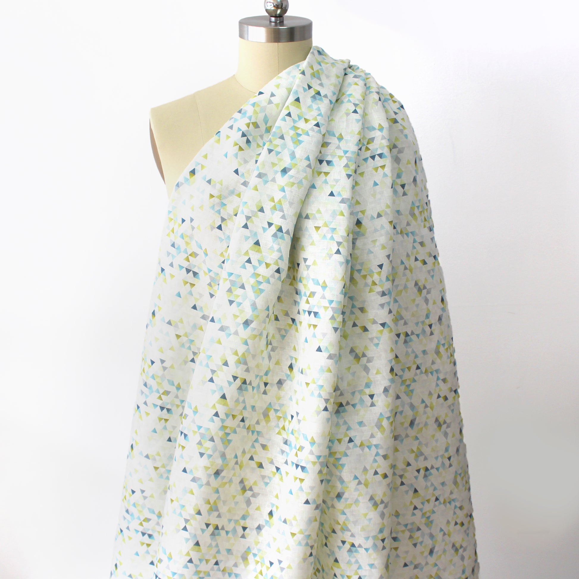 European 'triangolo' linen dressweight woven