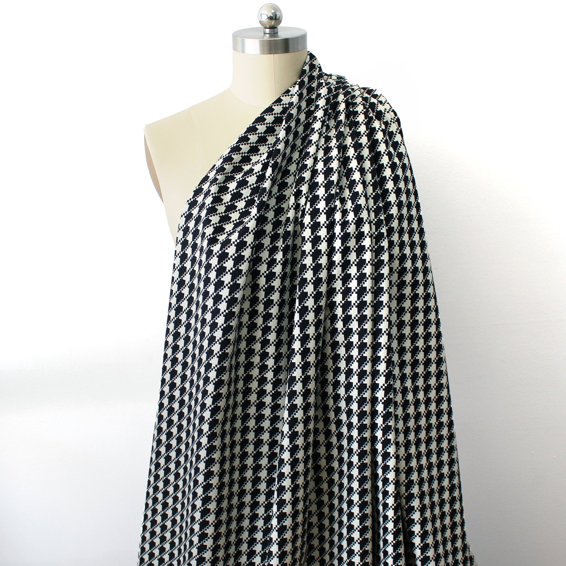 Italian 'digital houndstooth' reversible stretch jacquard