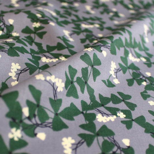 Japanese Sevenberry 'Lierre' cotton lawn