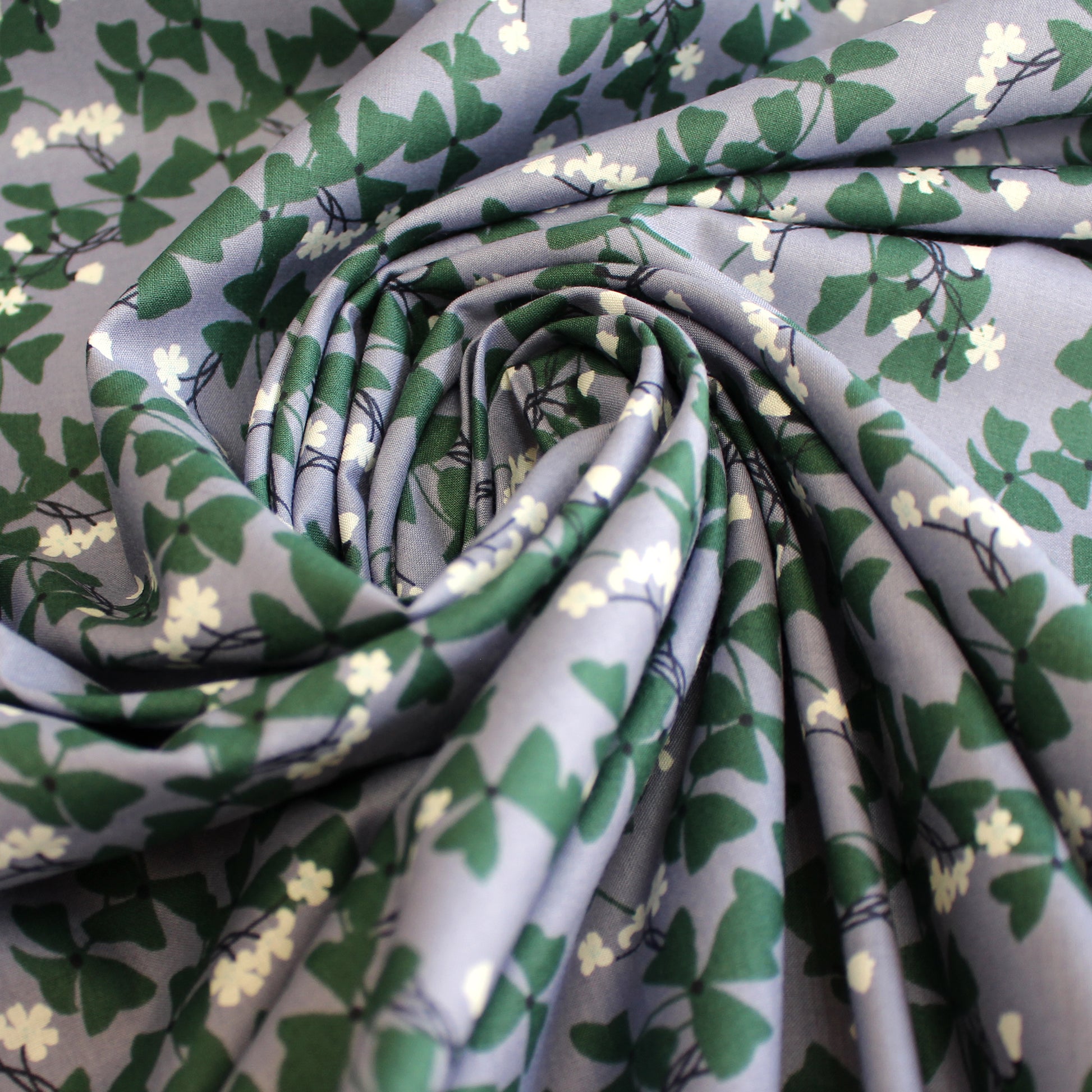 Japanese Sevenberry 'Lierre' cotton lawn