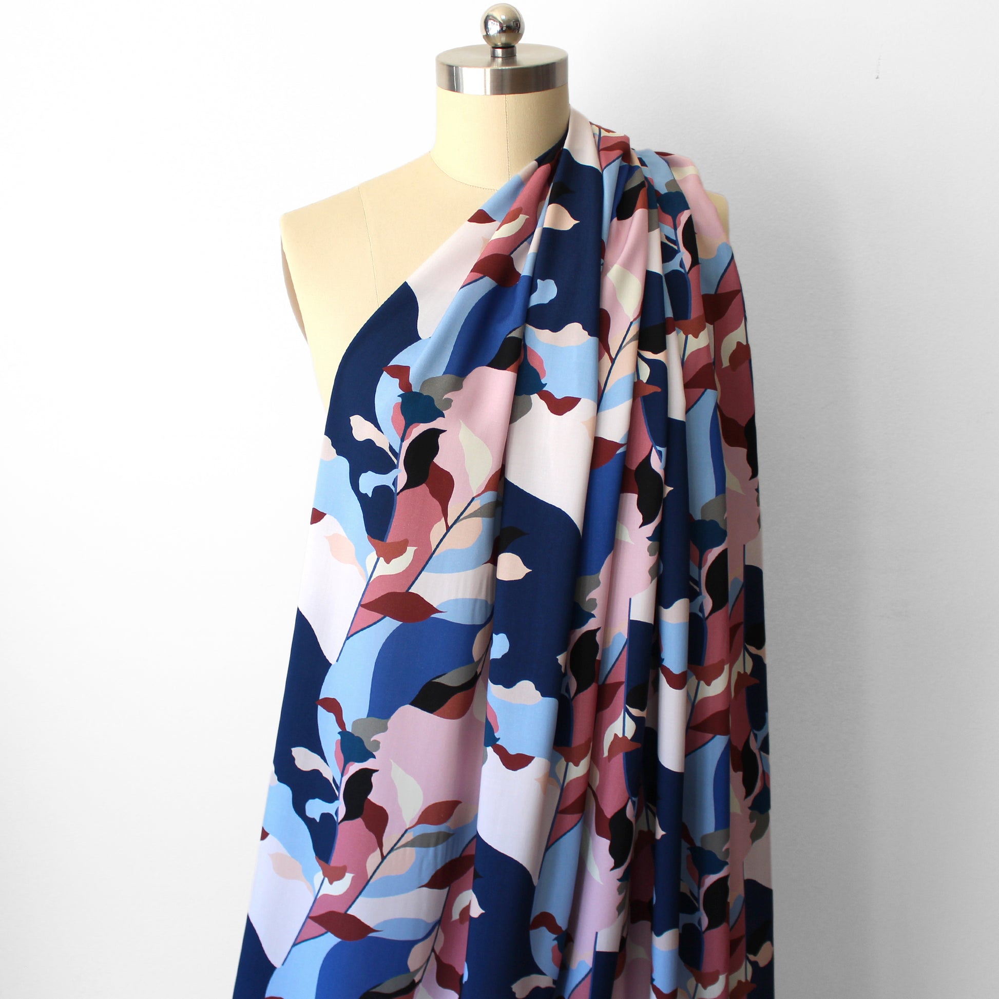 'Picasso's garden' viscose woven, Oeko-Tex cert.