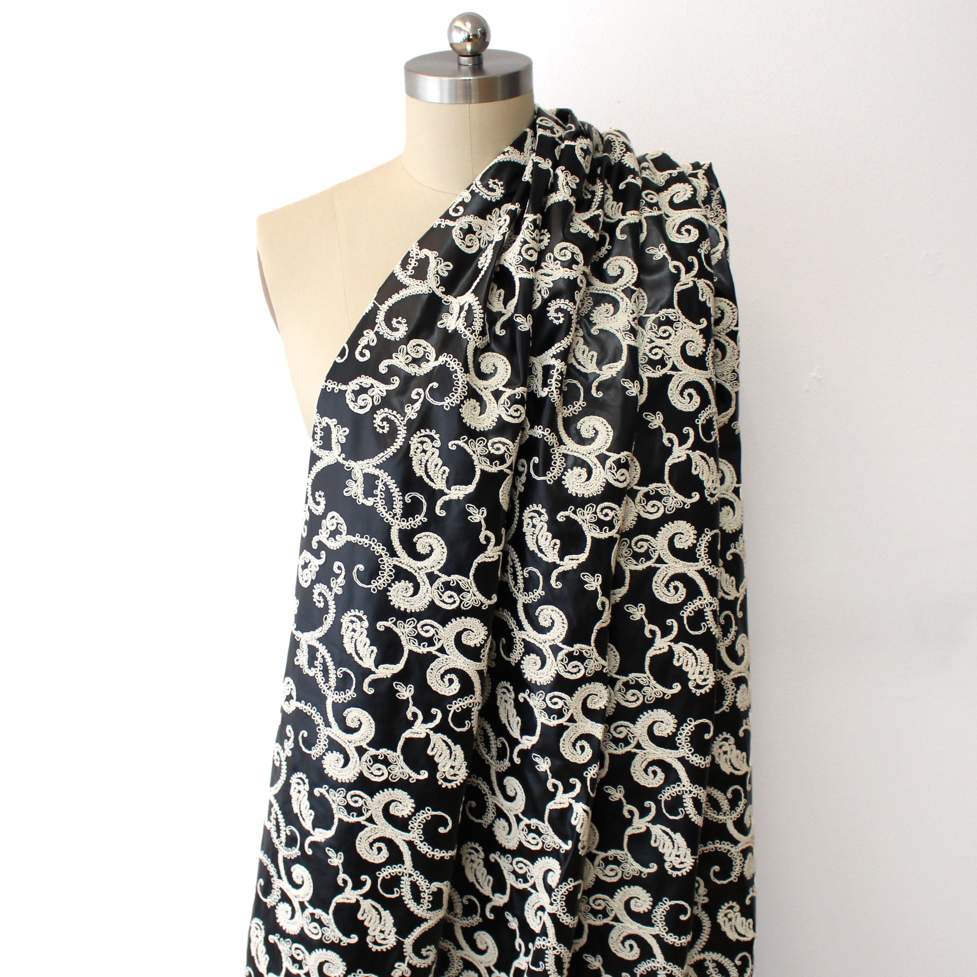 'Stevie' embroidered faux leather - black/natural