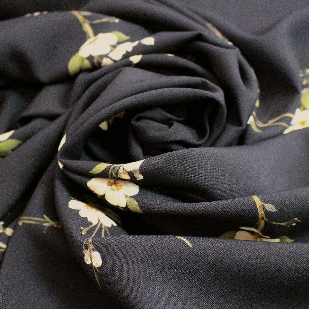 challis, printed viscose woven 'delicate flowers'