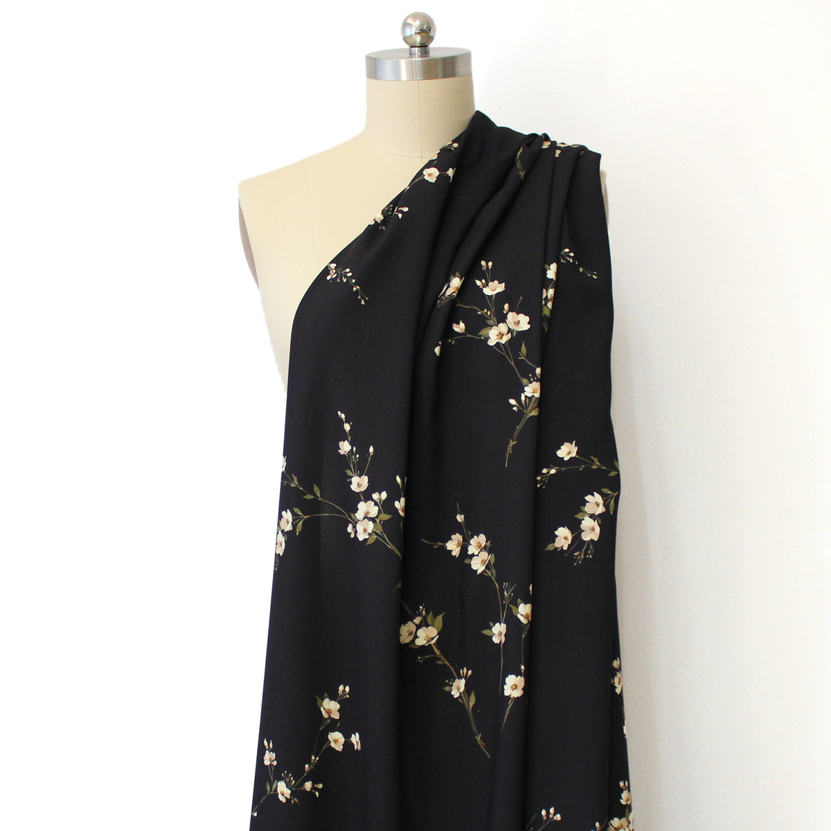 challis, printed viscose woven 'delicate flowers'