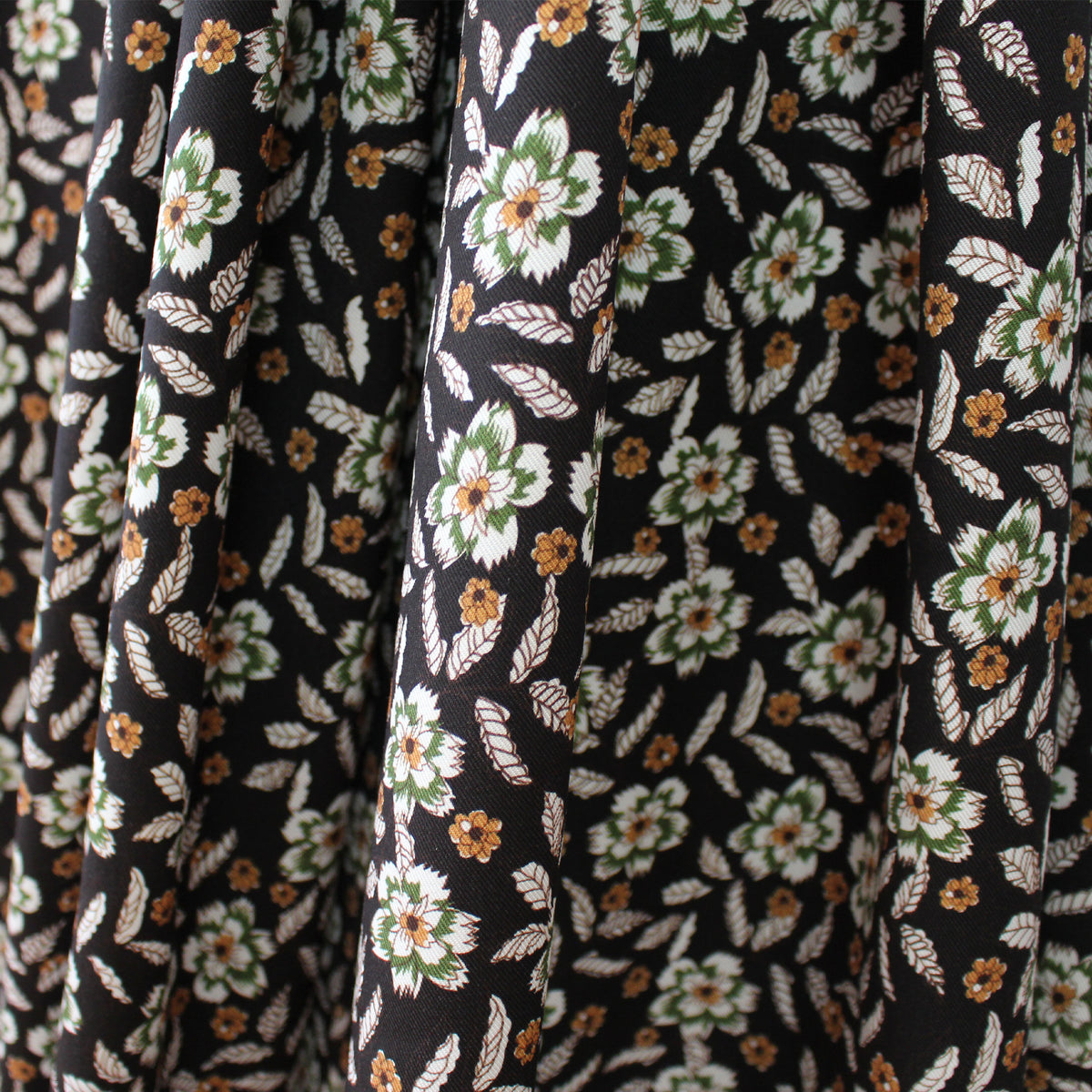 twill, Tencel dressweight 'midnight blossom'