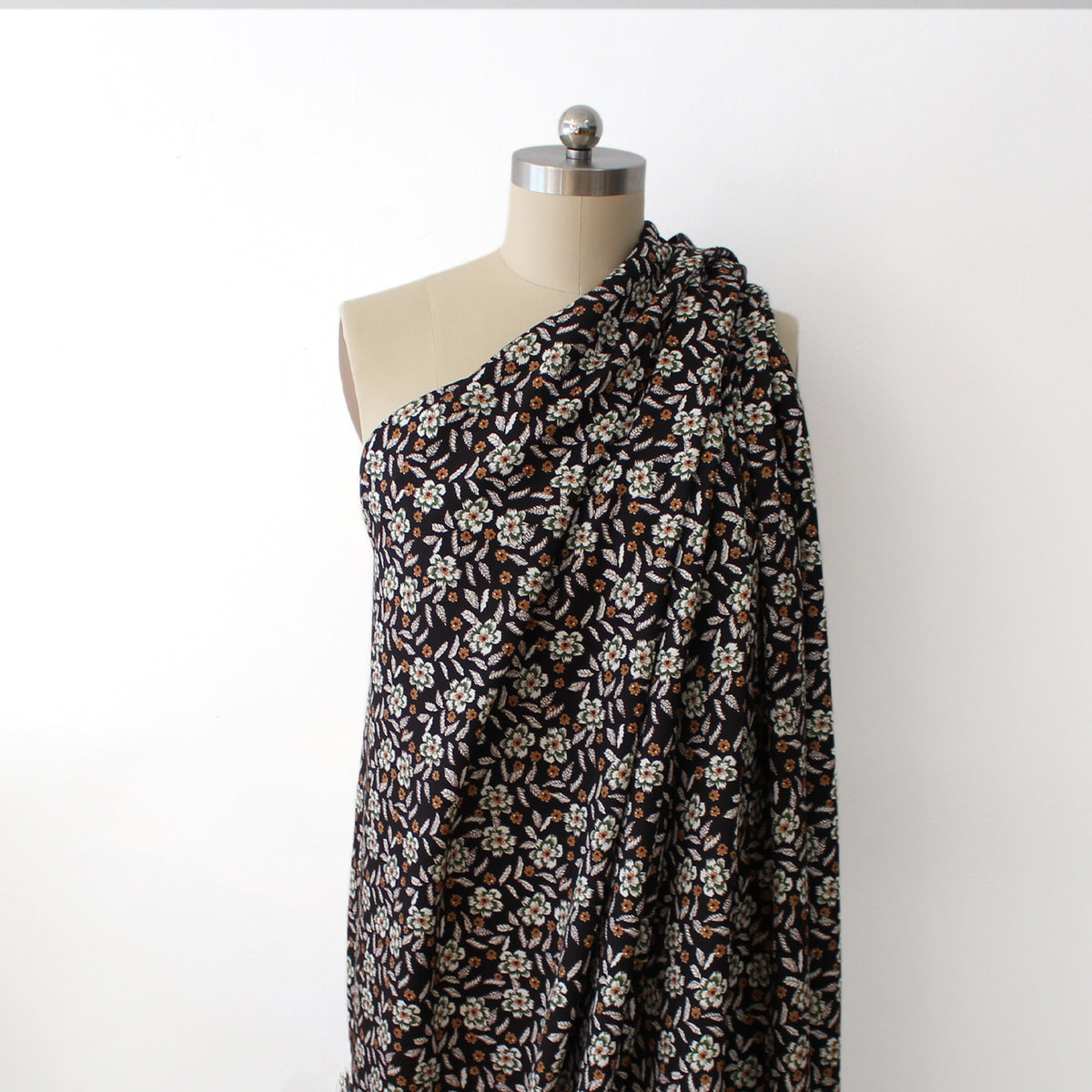 twill, Tencel dressweight 'midnight blossom'