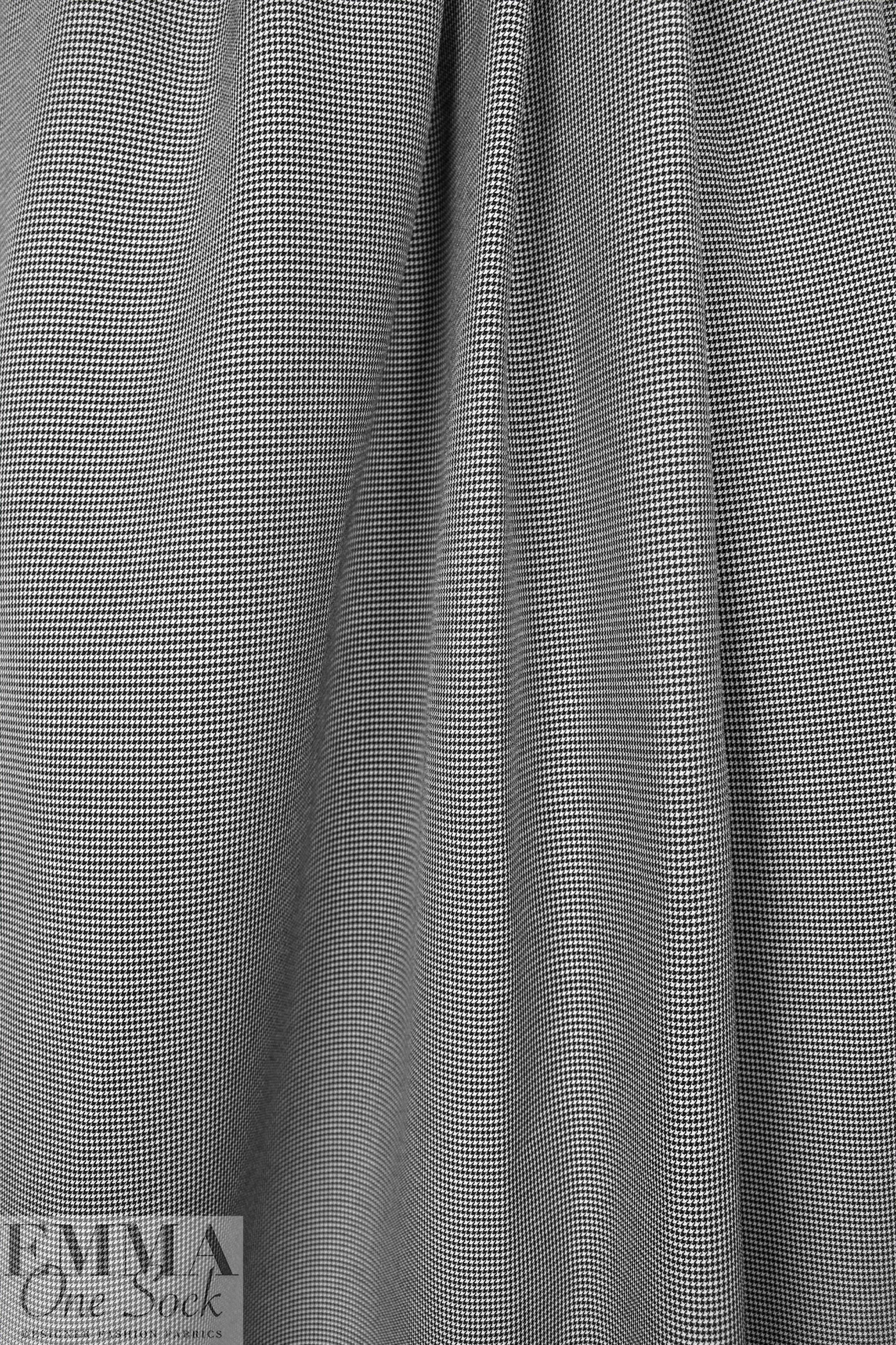 rayon blend micro-houndstooth bengaline woven - black/white 1.625 yd