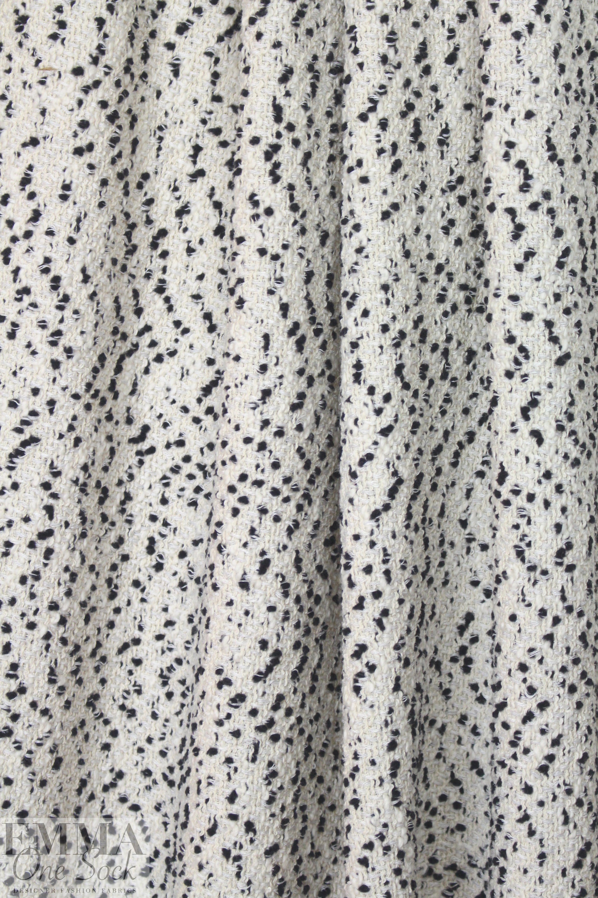 NY designer winter white/black dot boucle' suiting