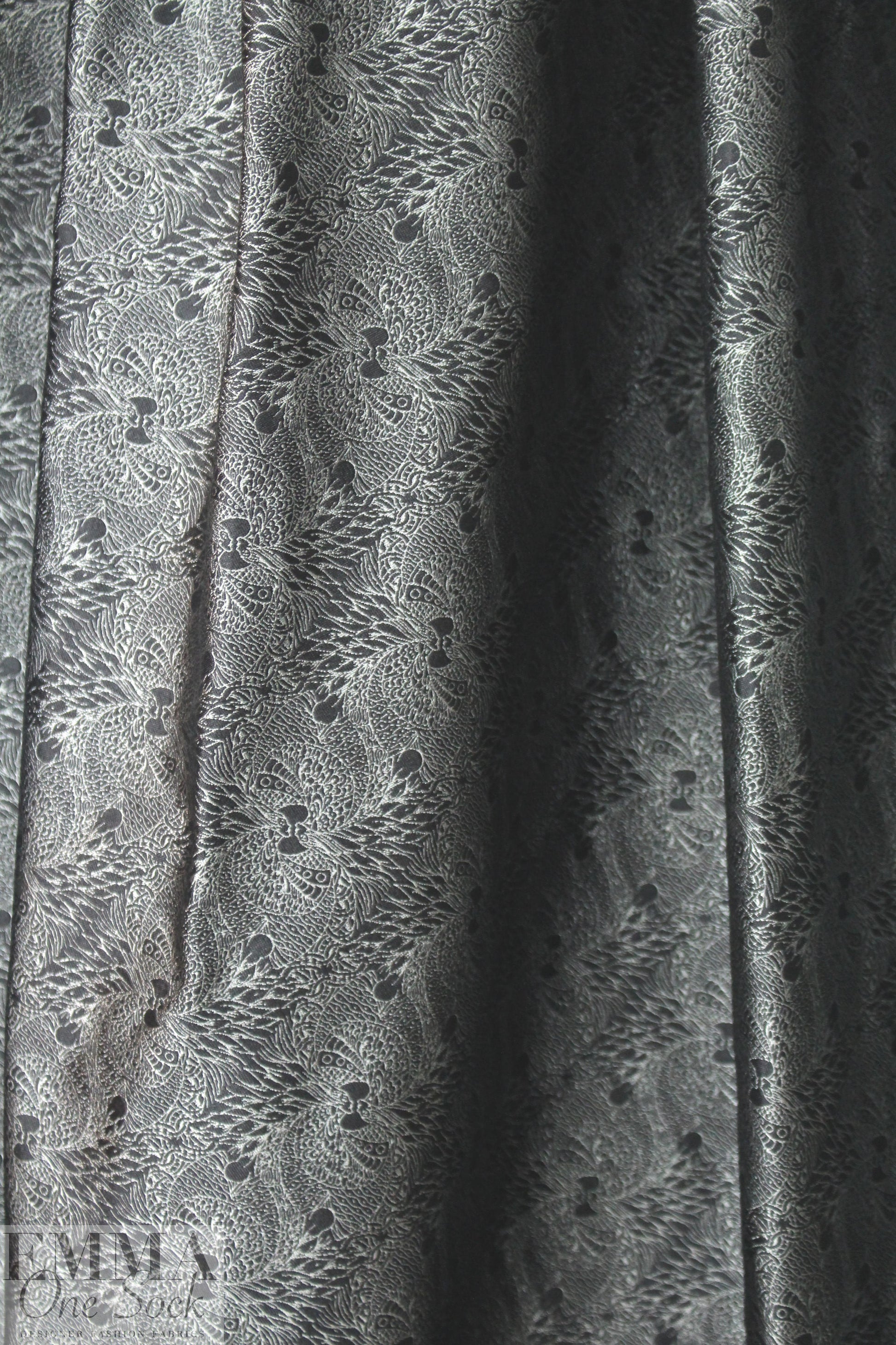 Noriso1 Ferrari black/silver peacock graphic brocade
