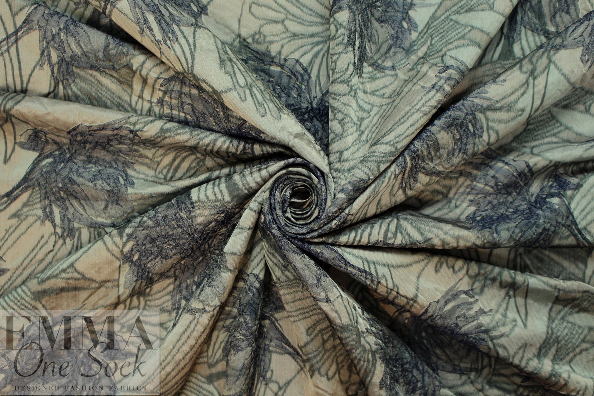 Italian flowers dream textured jacquard brocade 1.125 yds