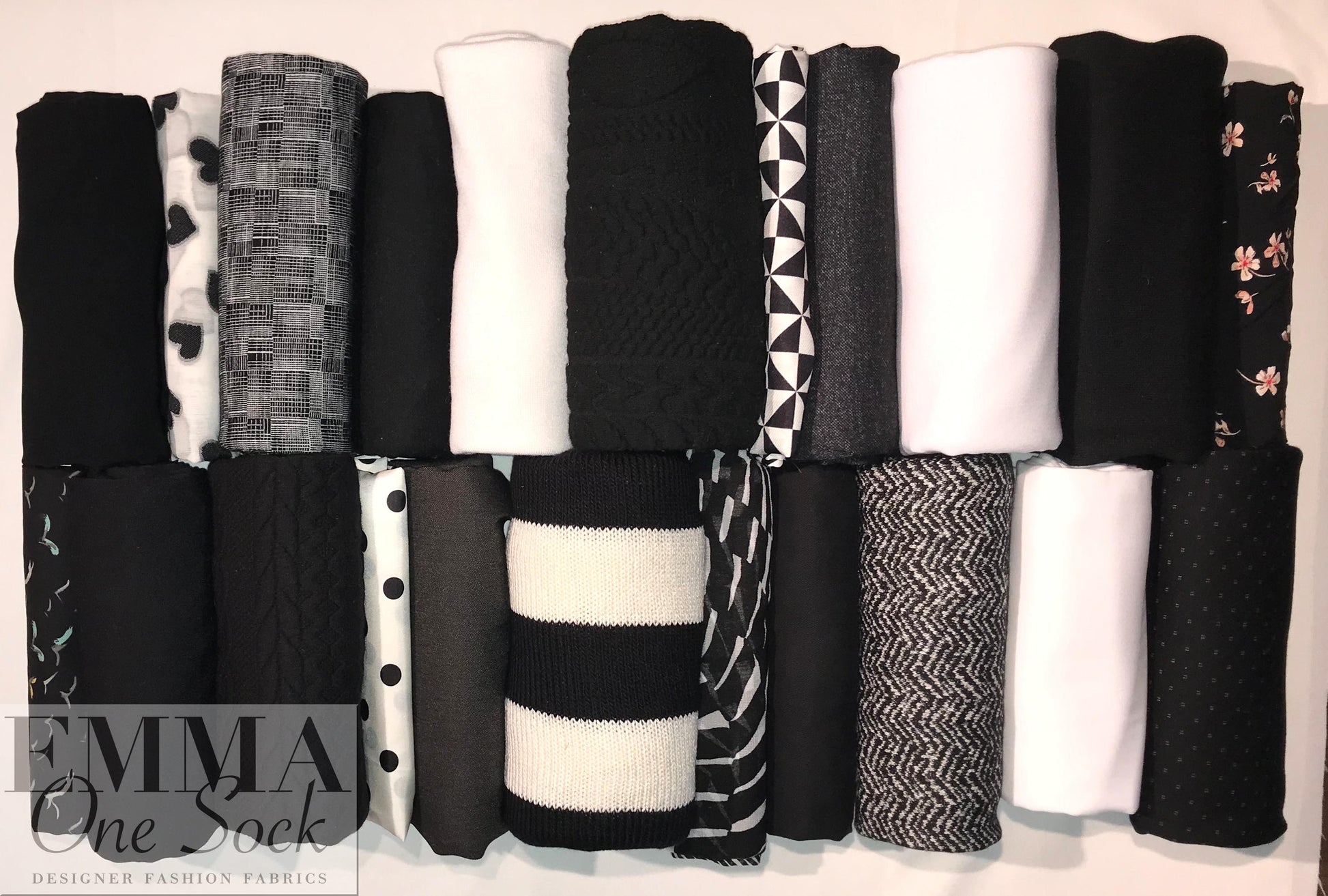 bundle, black and white tones, 22 small cuts, 9 lbs