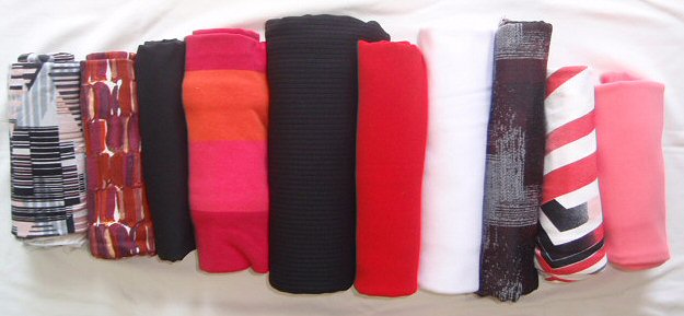 bundle, black/white/red, 10 small cuts, 4 lbs